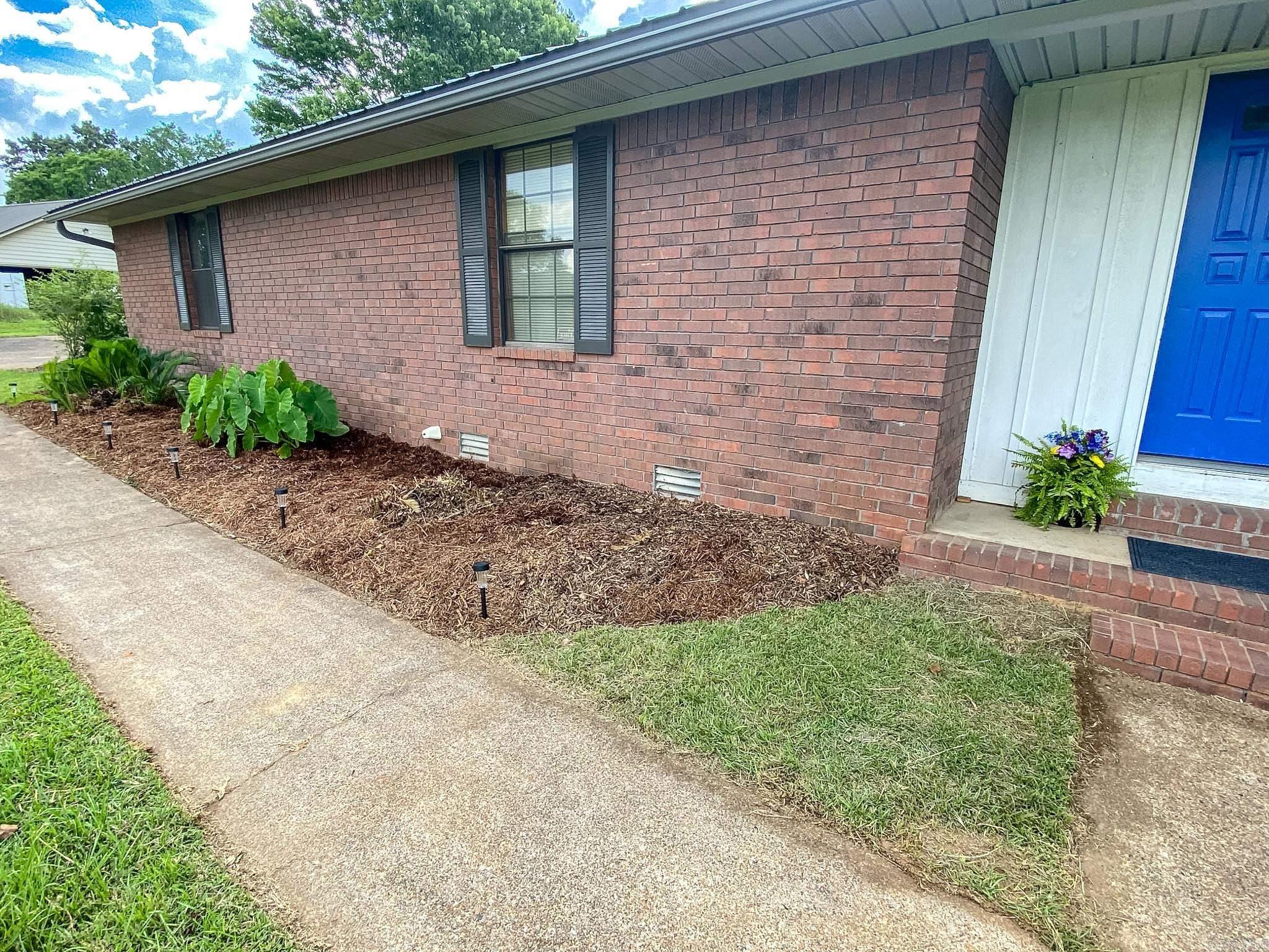 103 Twin Oaks Drive Property Photo 3