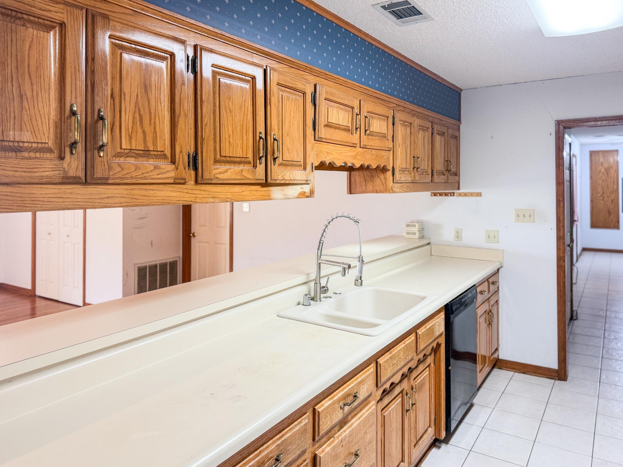 103 Twin Oaks Drive Property Photo 16