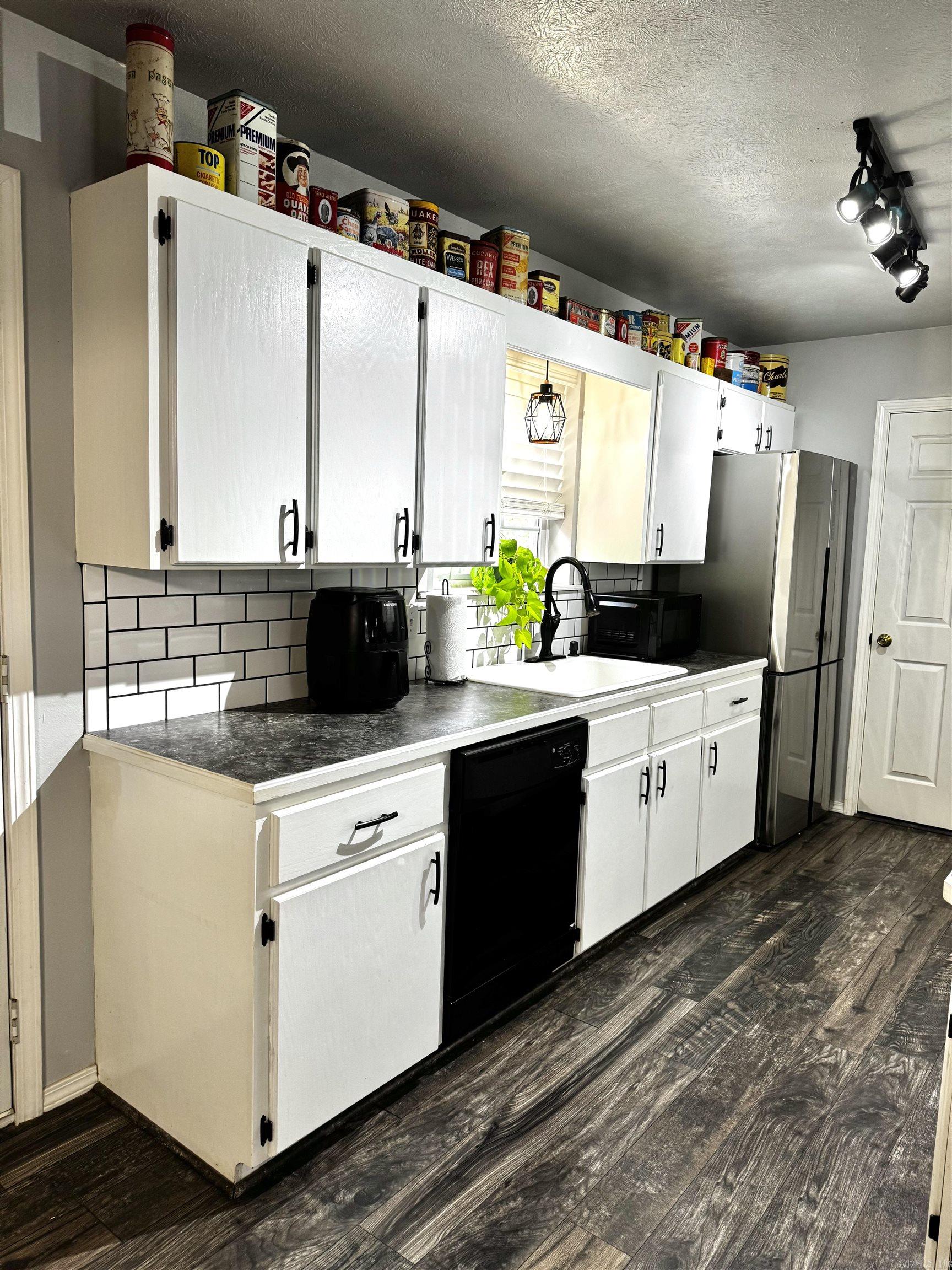 1227 W 74 Highway Property Photo 3