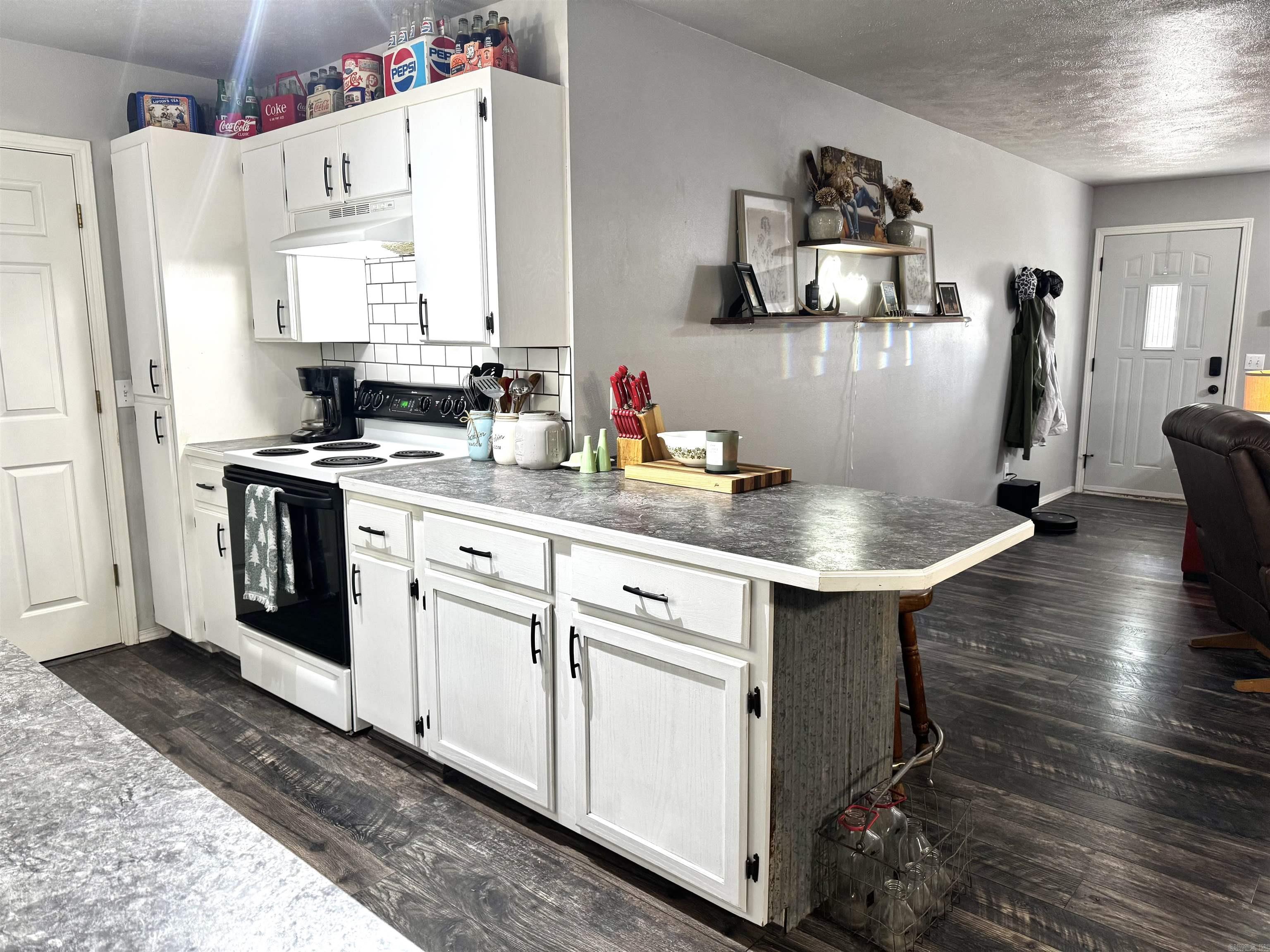 1227 W 74 Highway Property Photo 5
