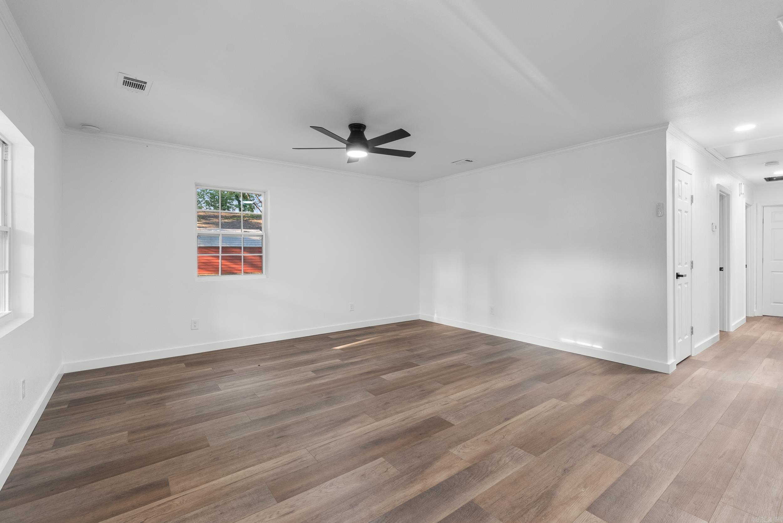 2412 Linwood Street Property Photo 8