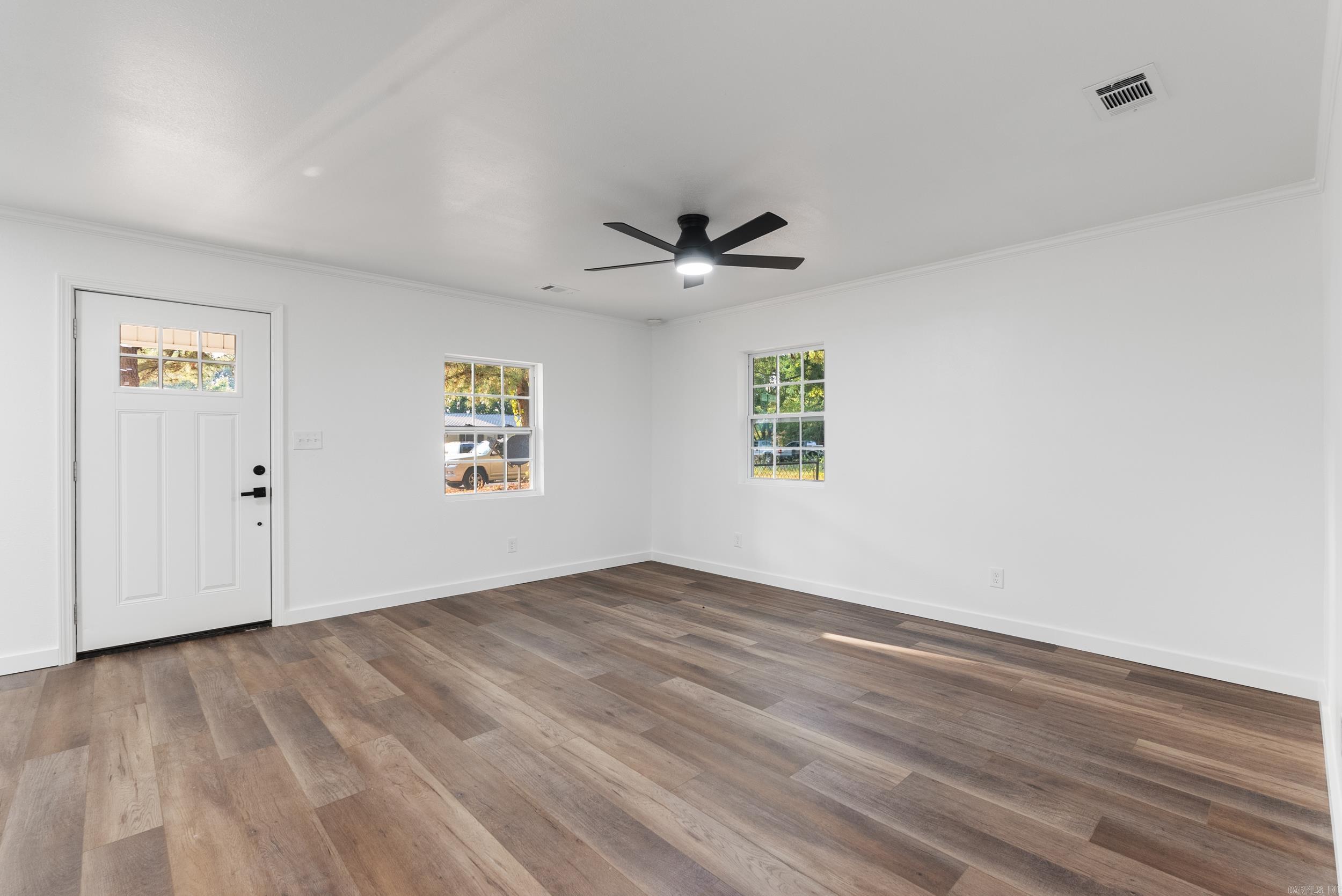 2412 Linwood Street Property Photo 10