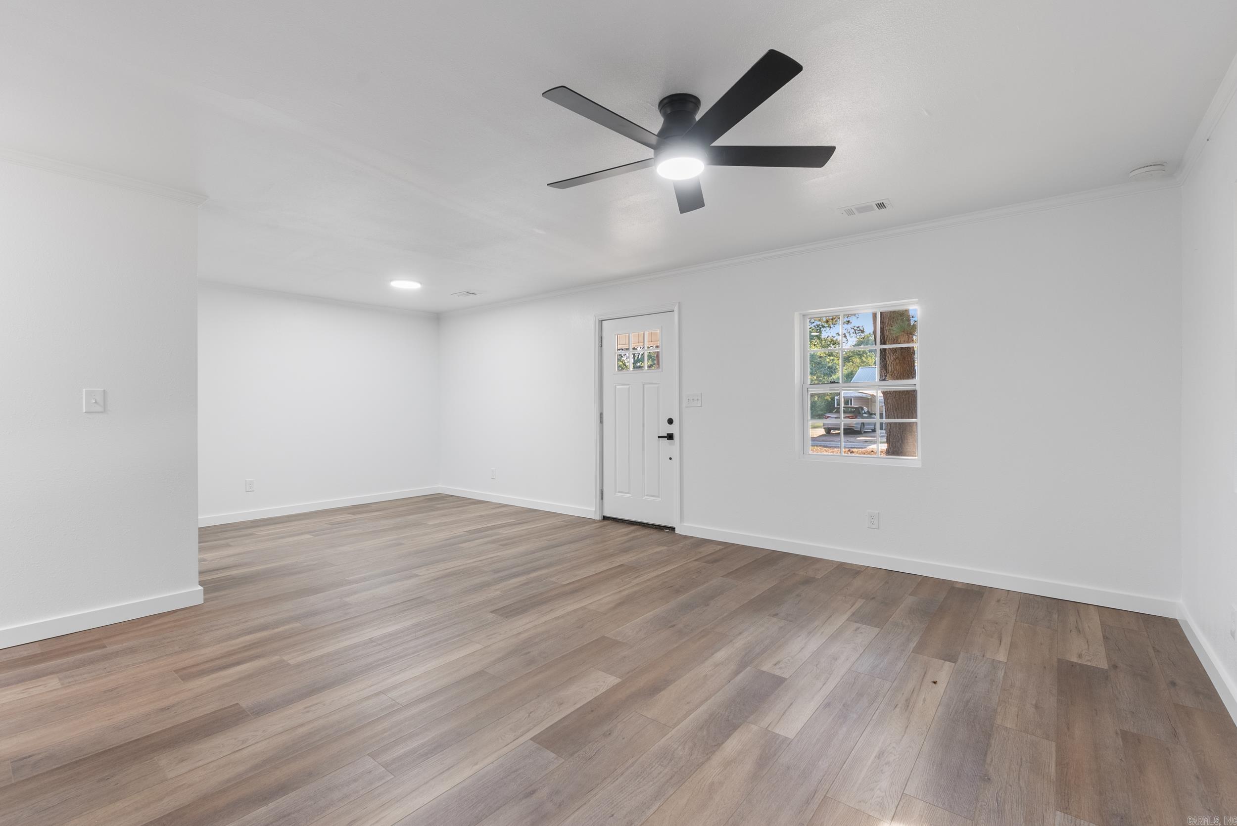 2412 Linwood Street Property Photo 11