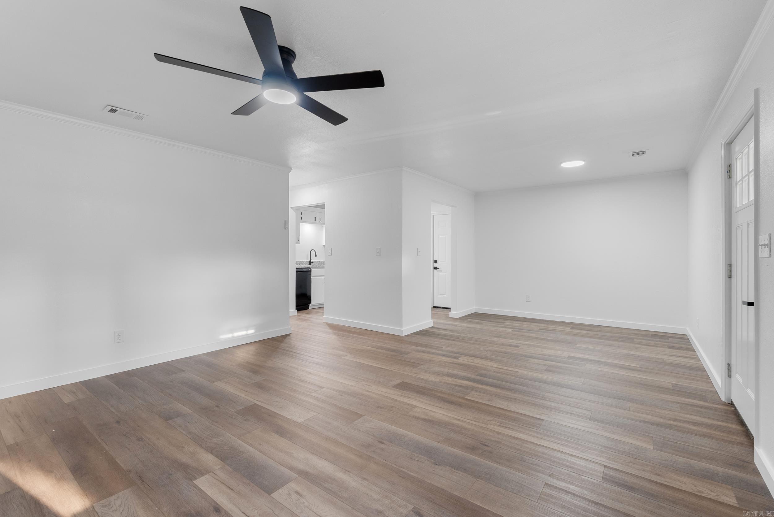 2412 Linwood Street Property Photo 12