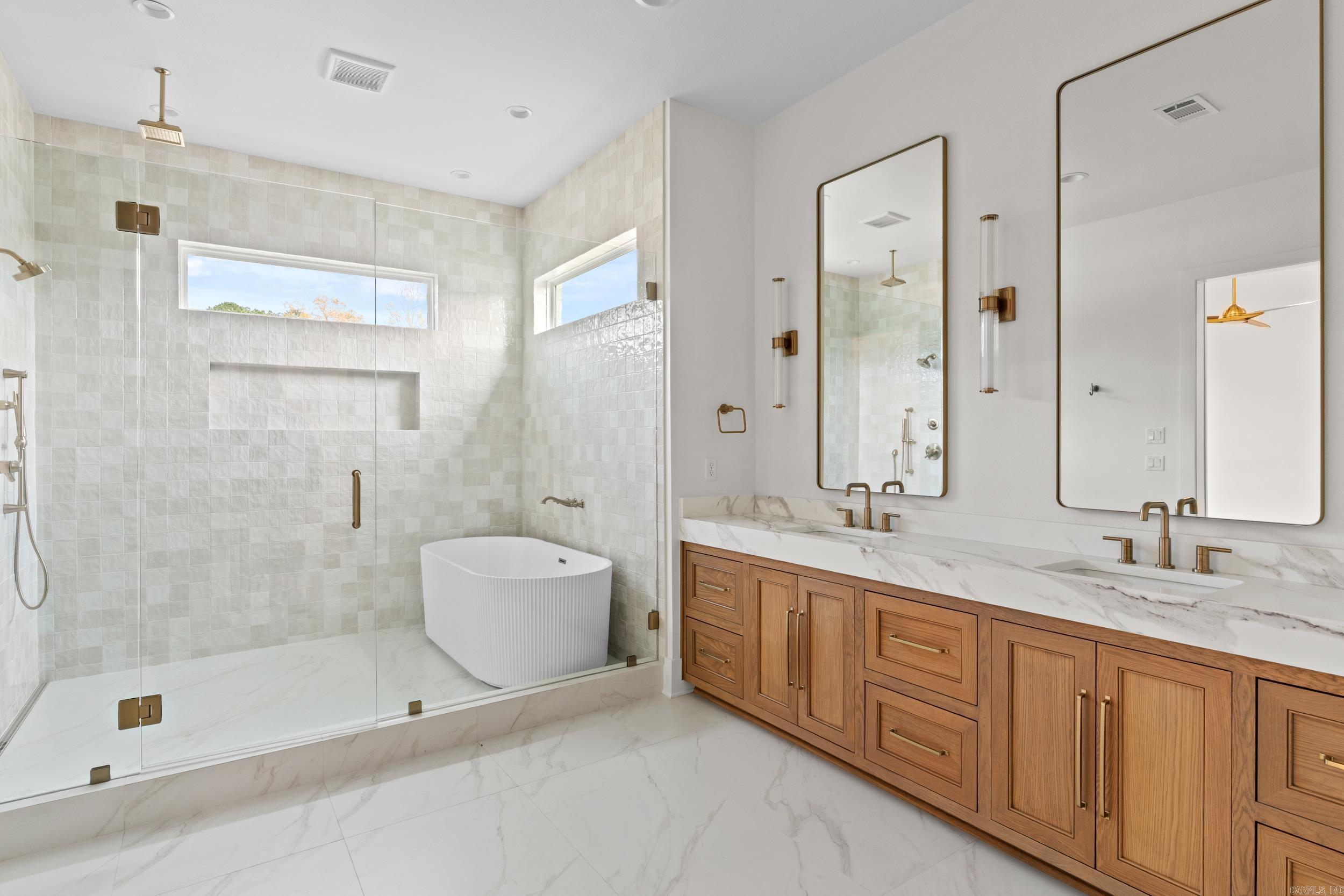 1600 Dolphin Property Photo 4