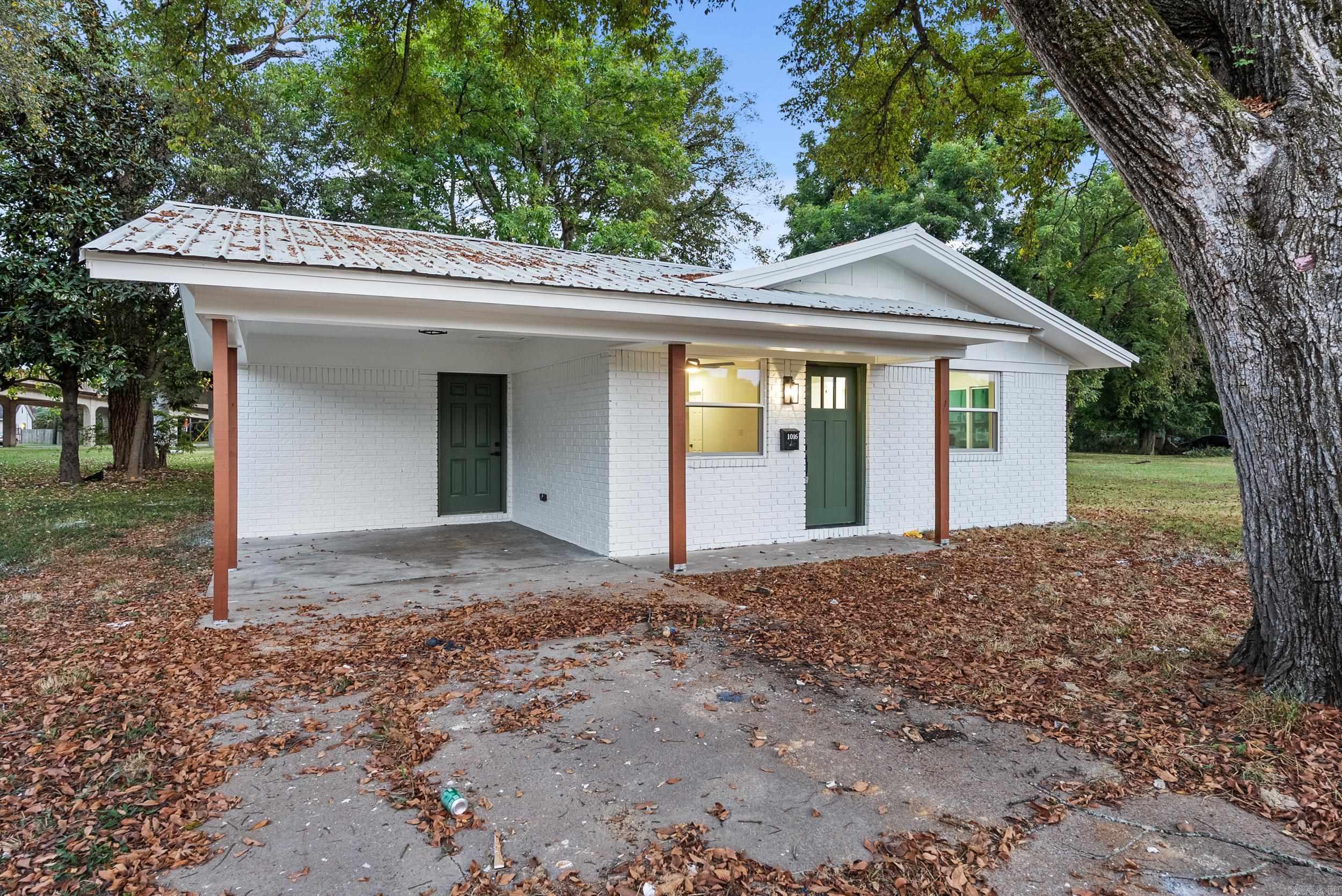 1016 Front Street Property Photo 1