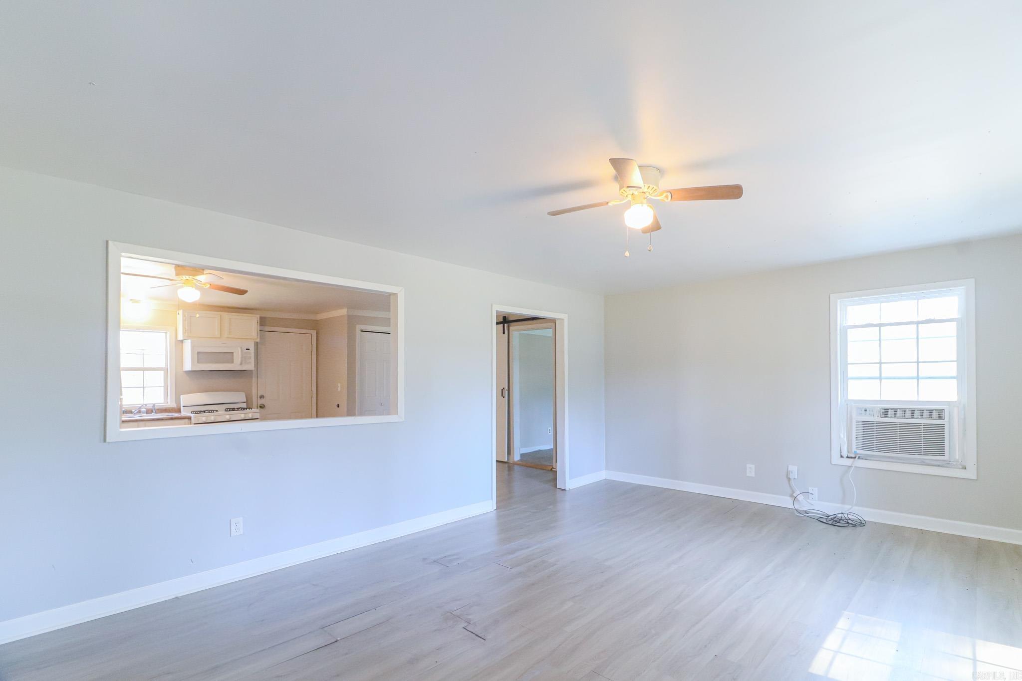 205 E Matthews Street Property Photo 4
