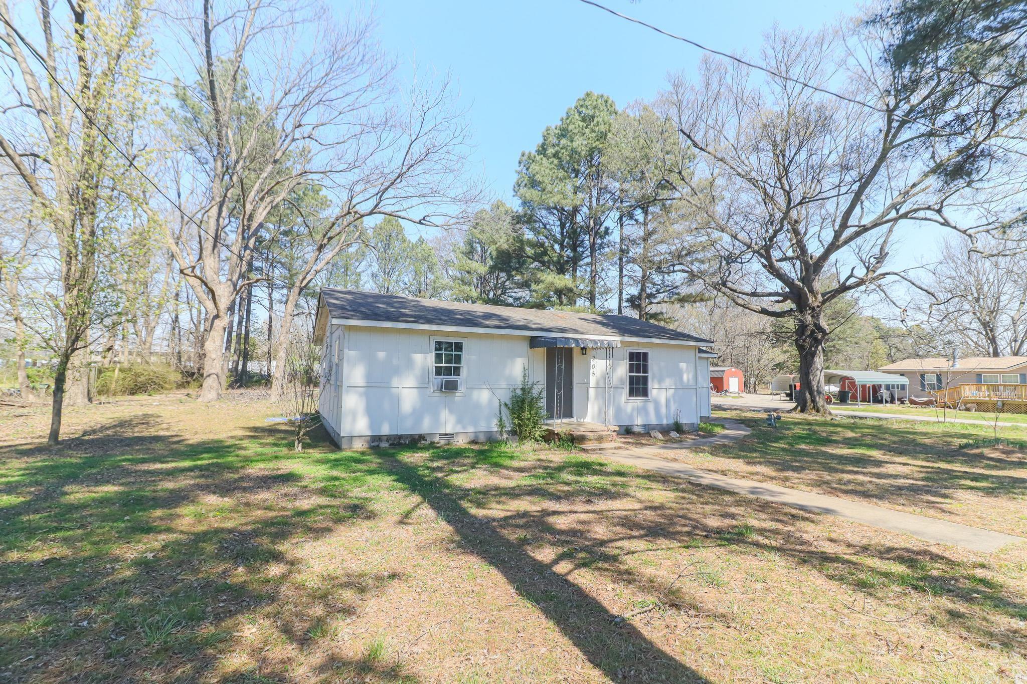 205 E Matthews Street Property Photo 19