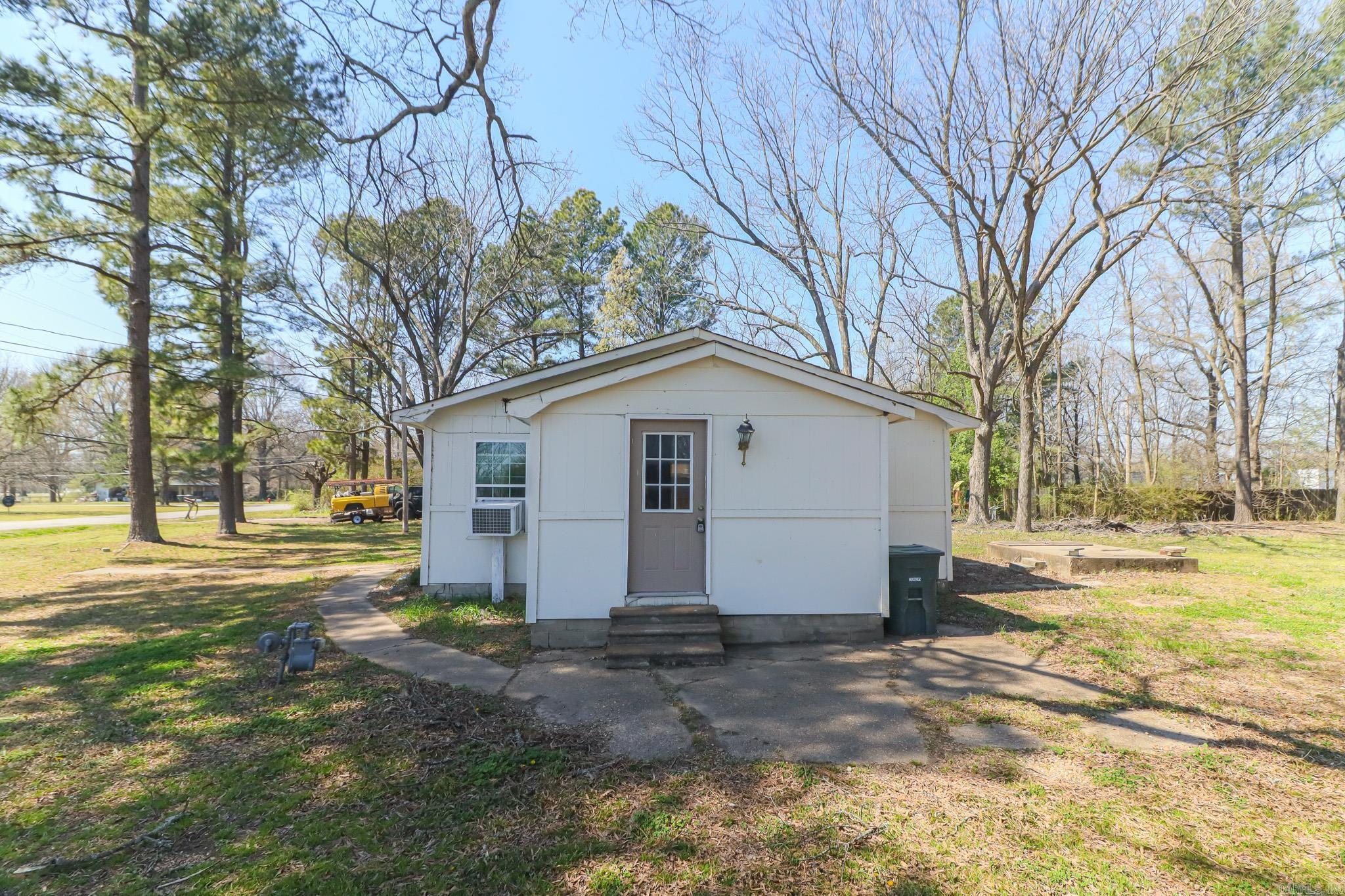 205 E Matthews Street Property Photo 20