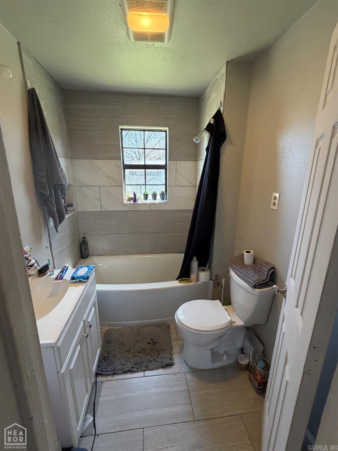 300 B E Matthews Street Property Photo 6