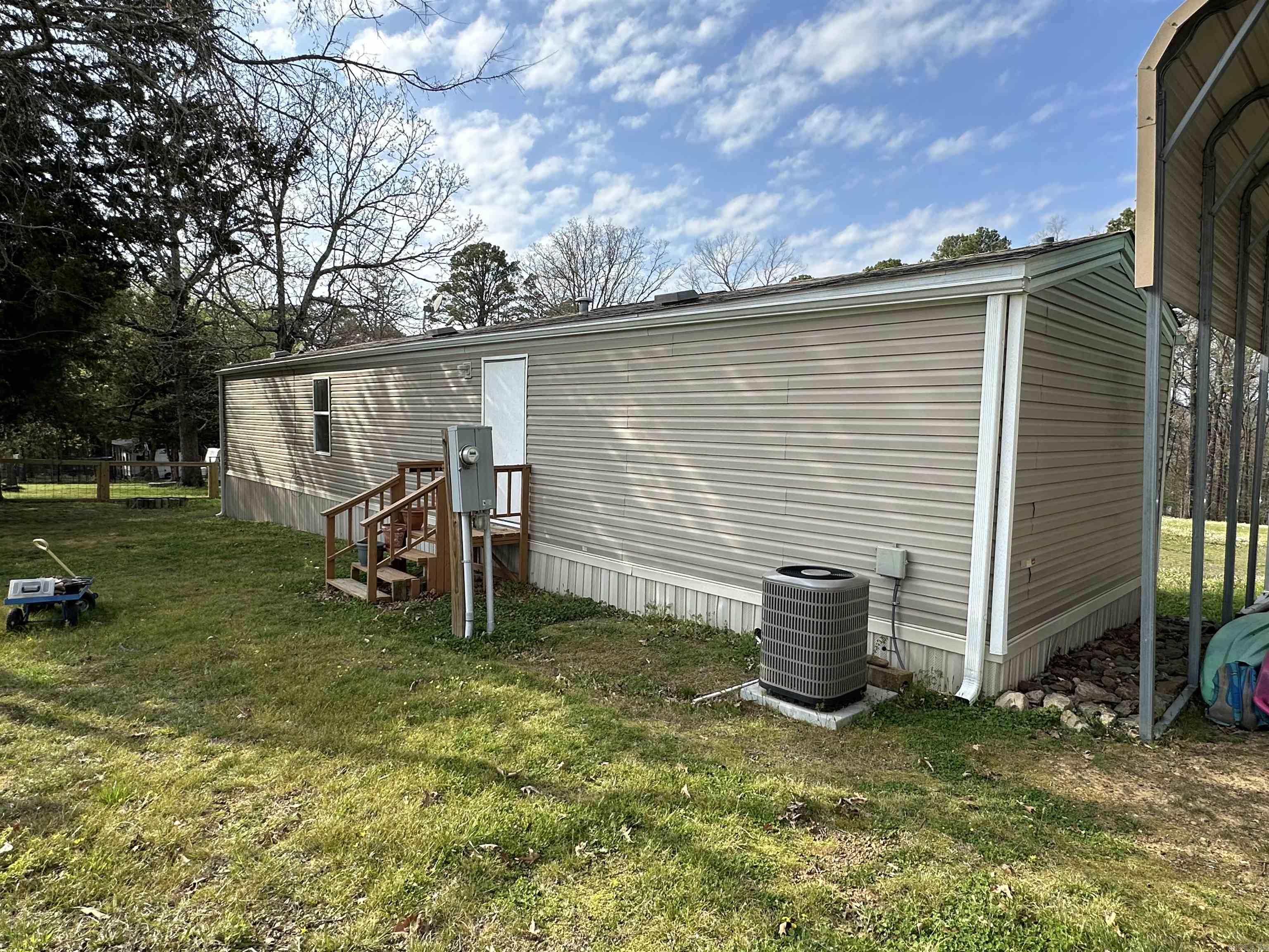 154 Renae Blvd Property Photo 2