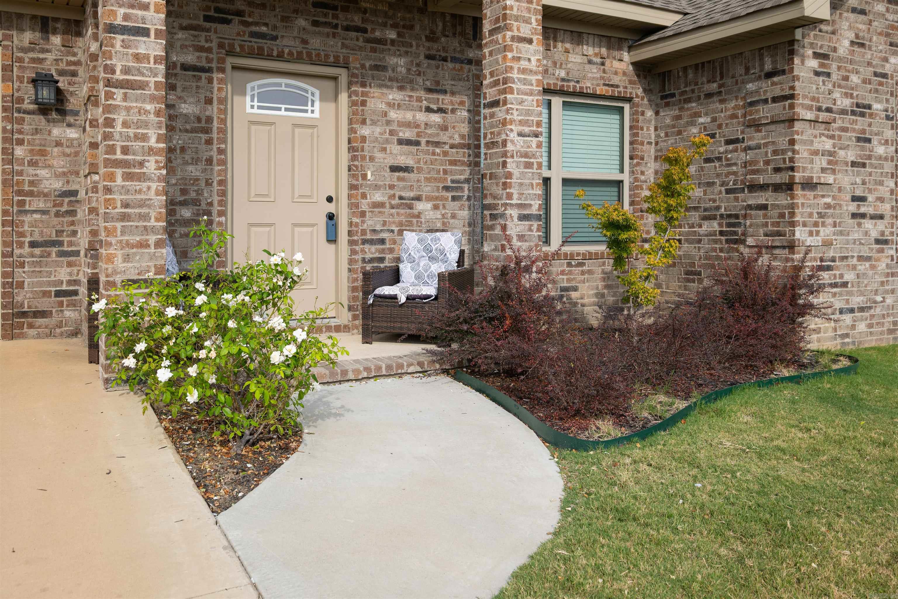 305 Hollis Property Photo 4