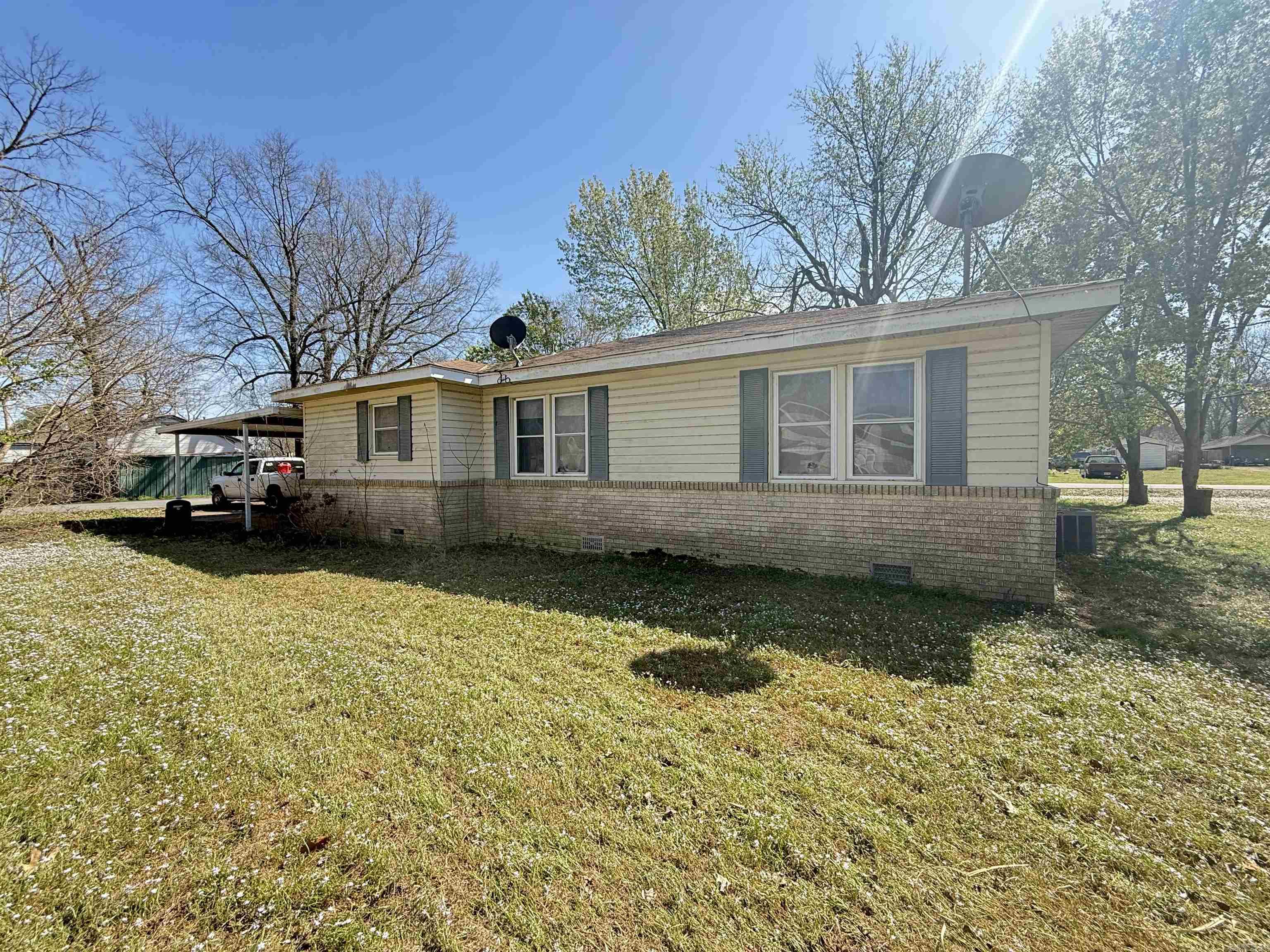 200 Grace Street Property Photo 2