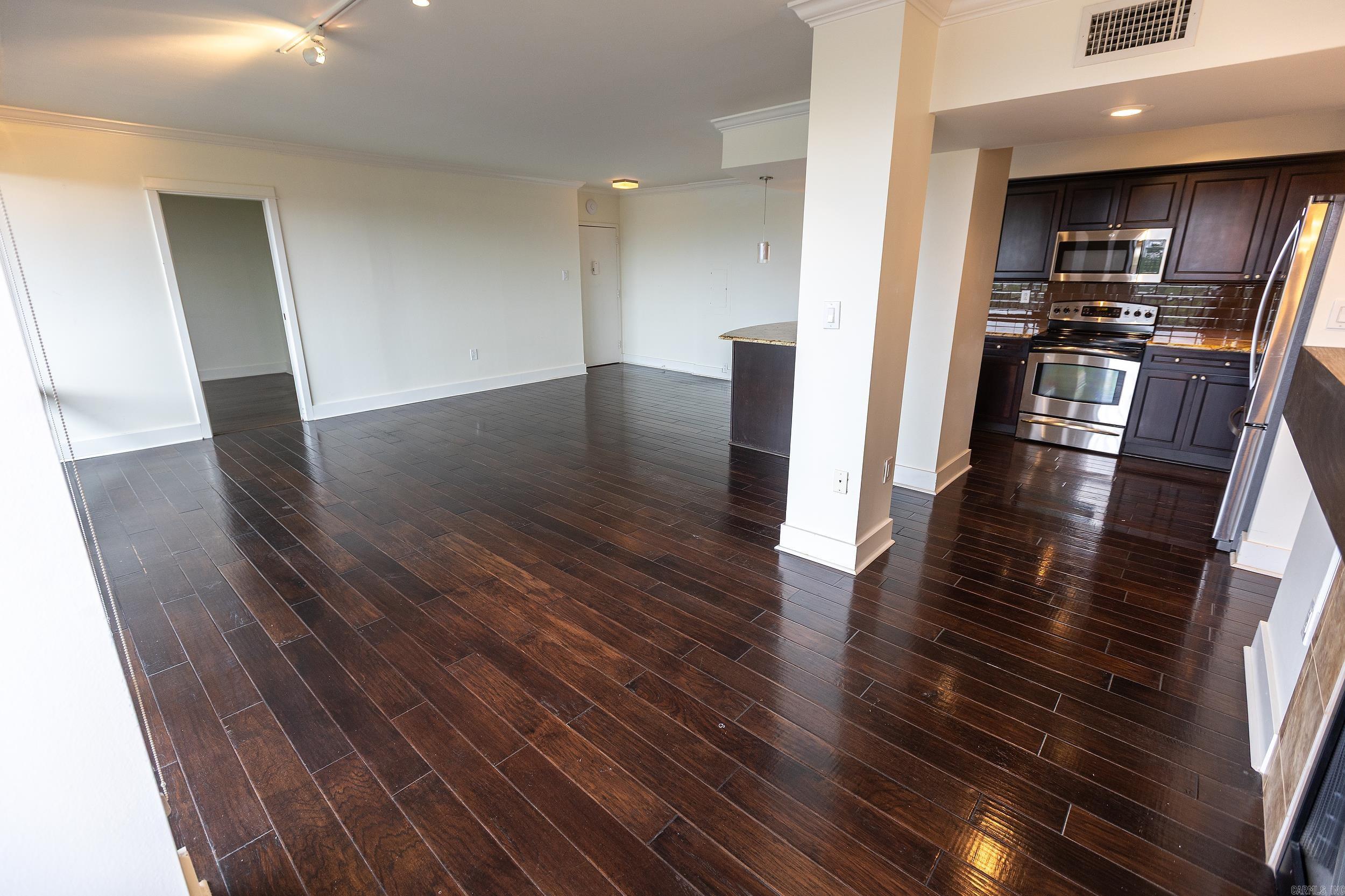 700 E 9th 10m Street Property Photo 6