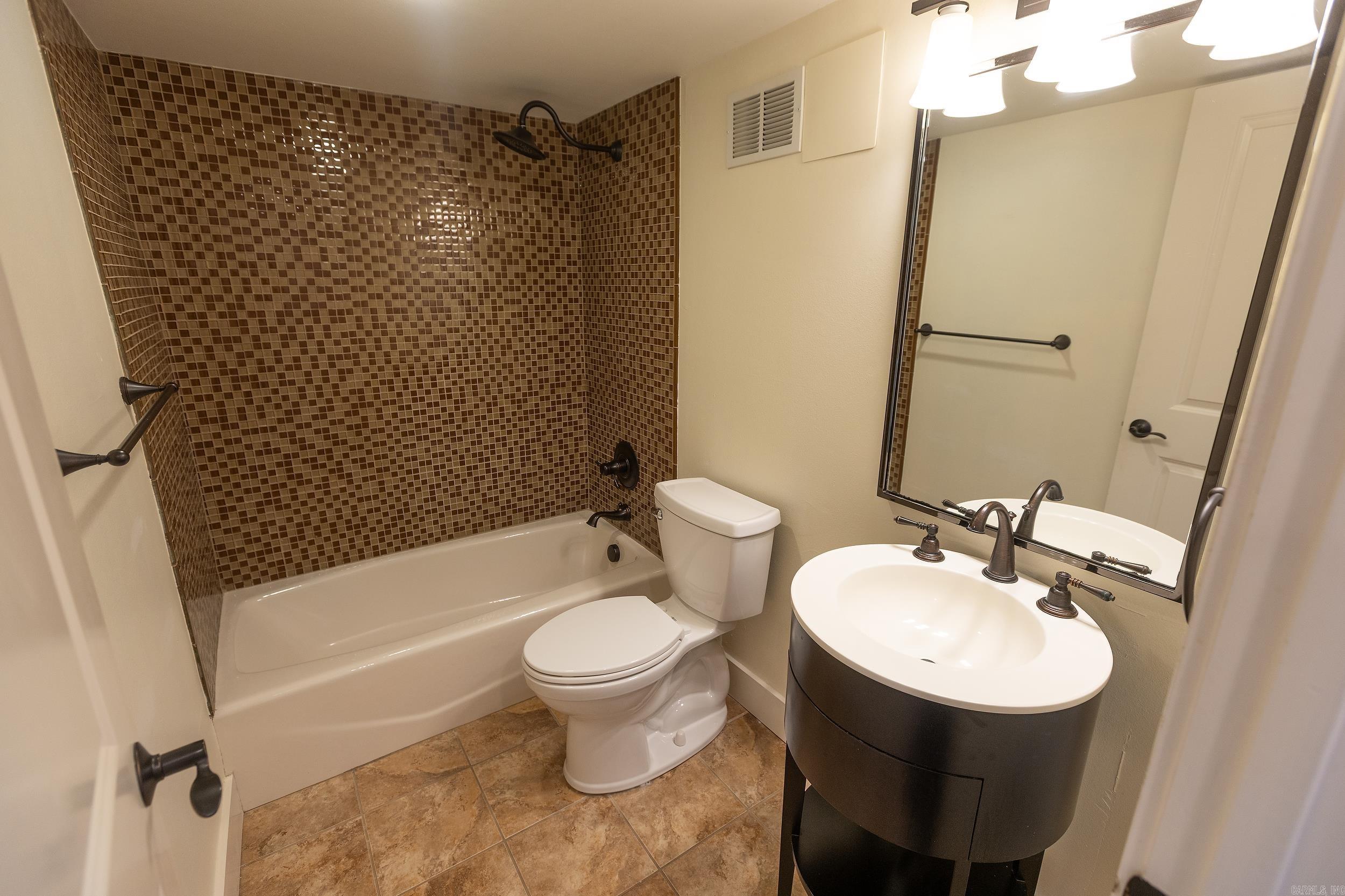 700 E 9th 10m Street Property Photo 19