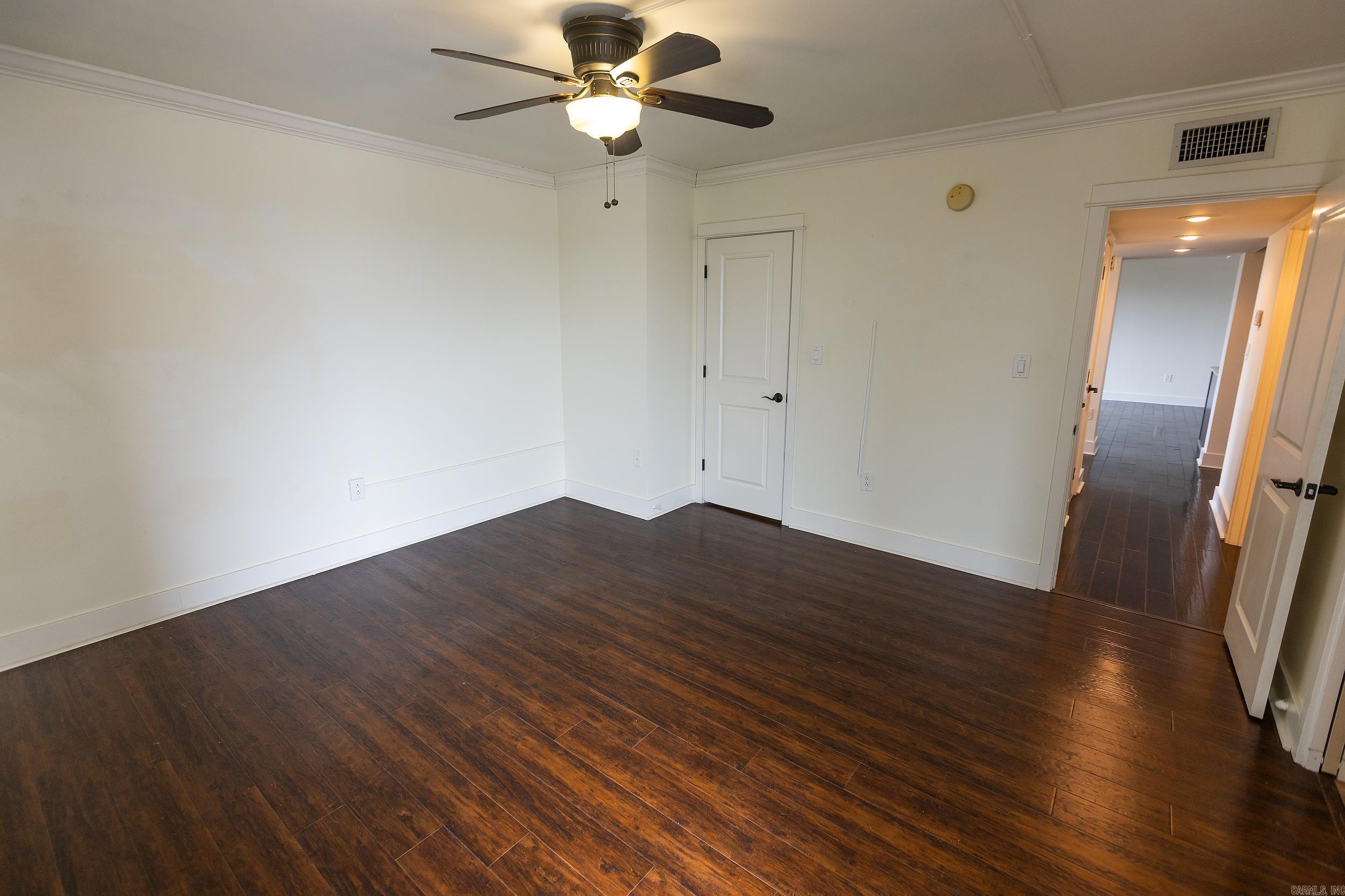 700 E 9th 10m Street Property Photo 22