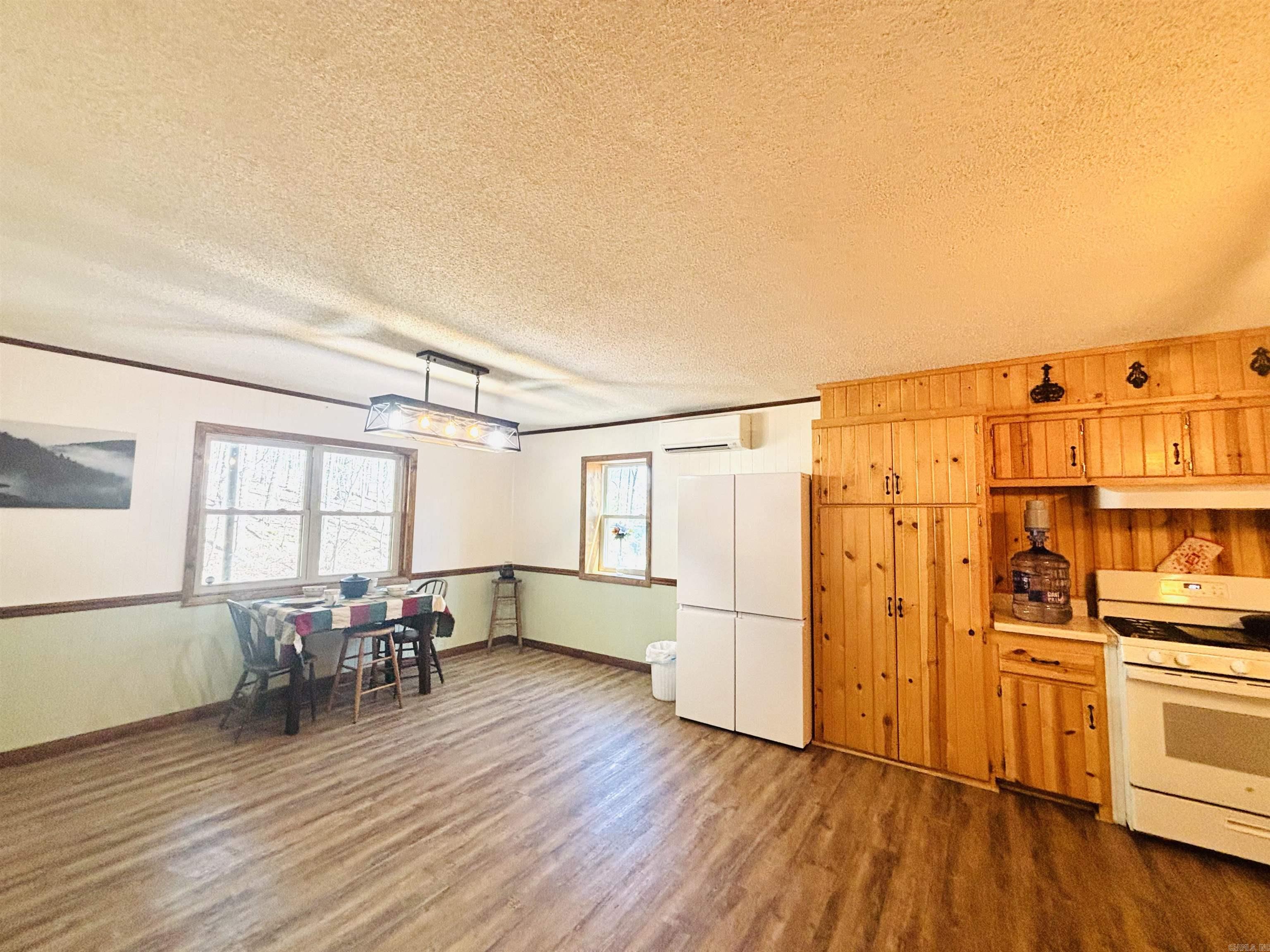 6683 Roasting Ear Road Property Photo 8