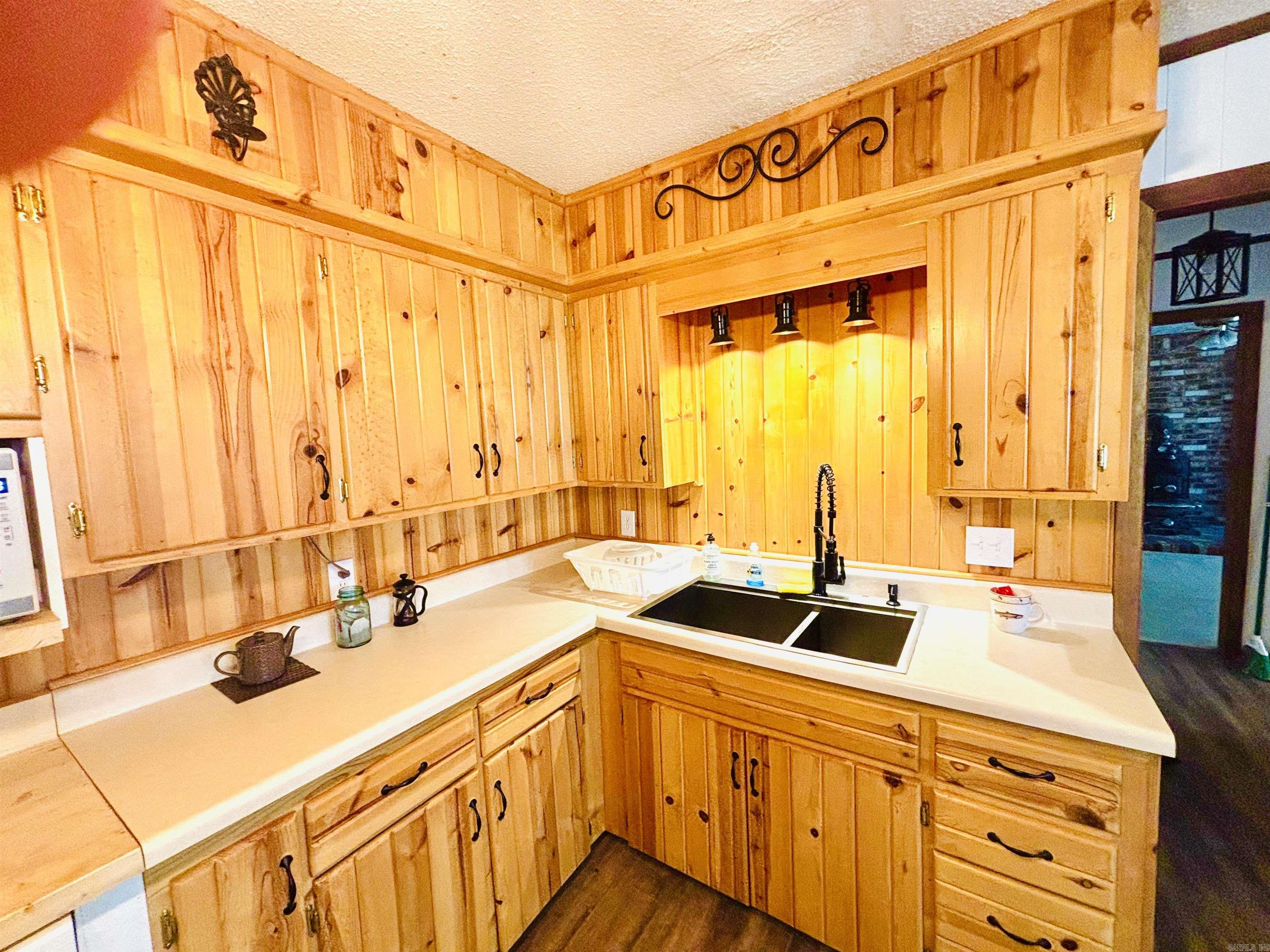 6683 Roasting Ear Road Property Photo 13
