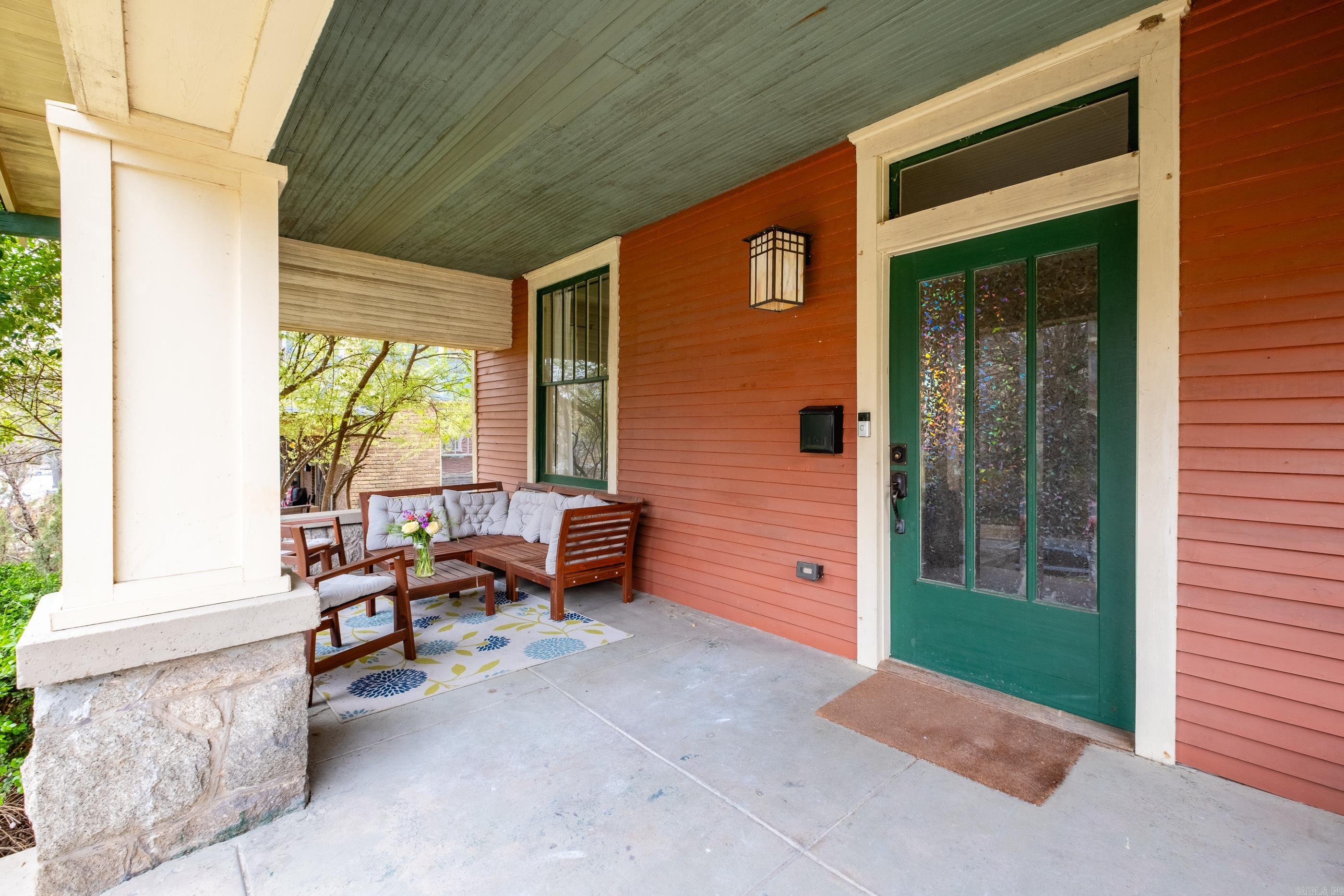 2312 S Summit Street Property Photo 5