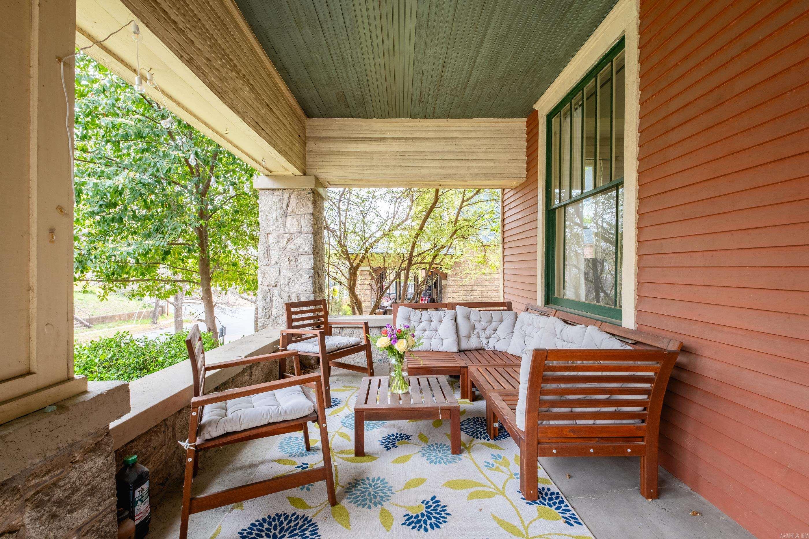 2312 S Summit Street Property Photo 6