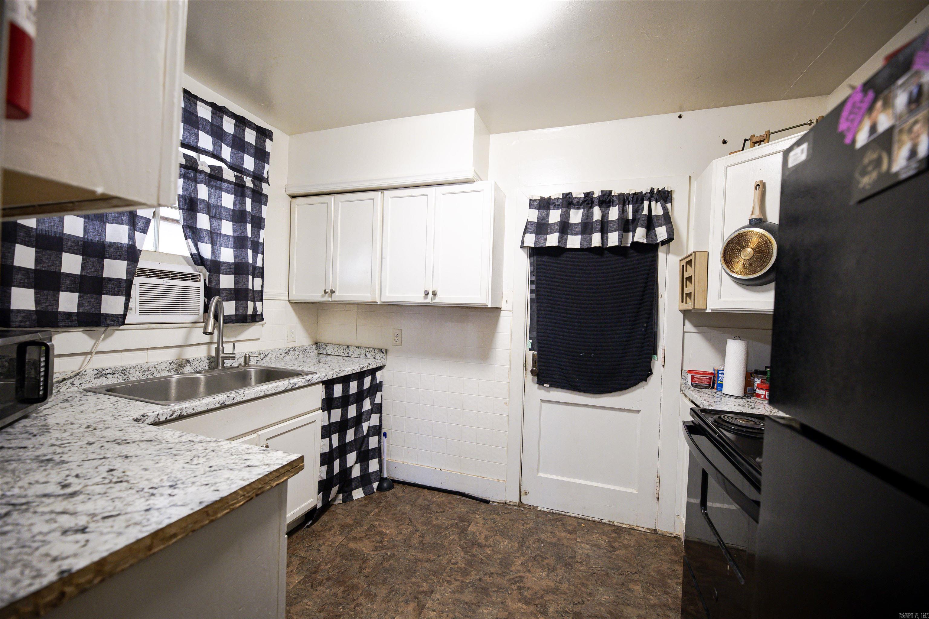 208 S Womble Ave Property Photo 6