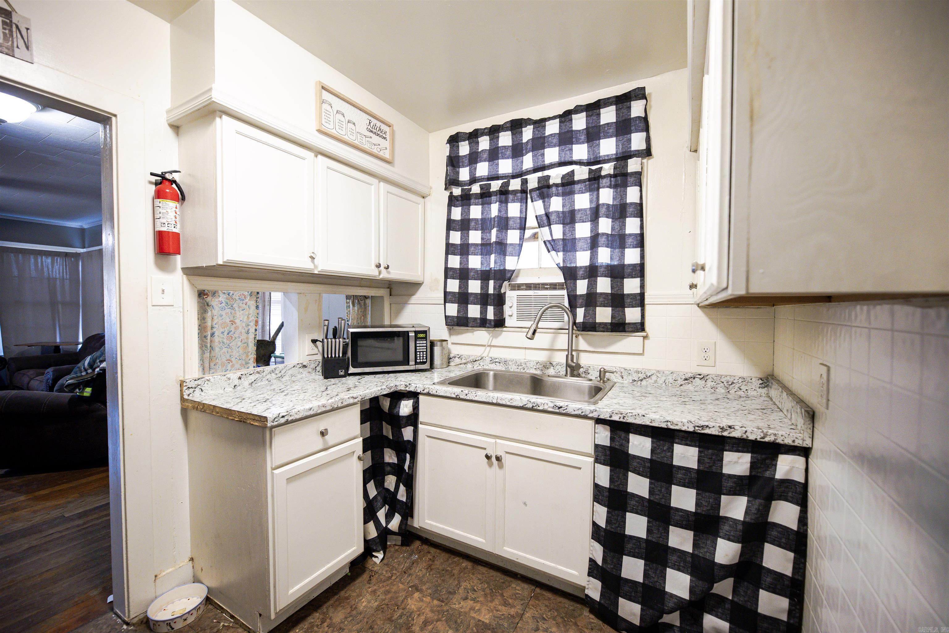 208 S Womble Ave Property Photo 8