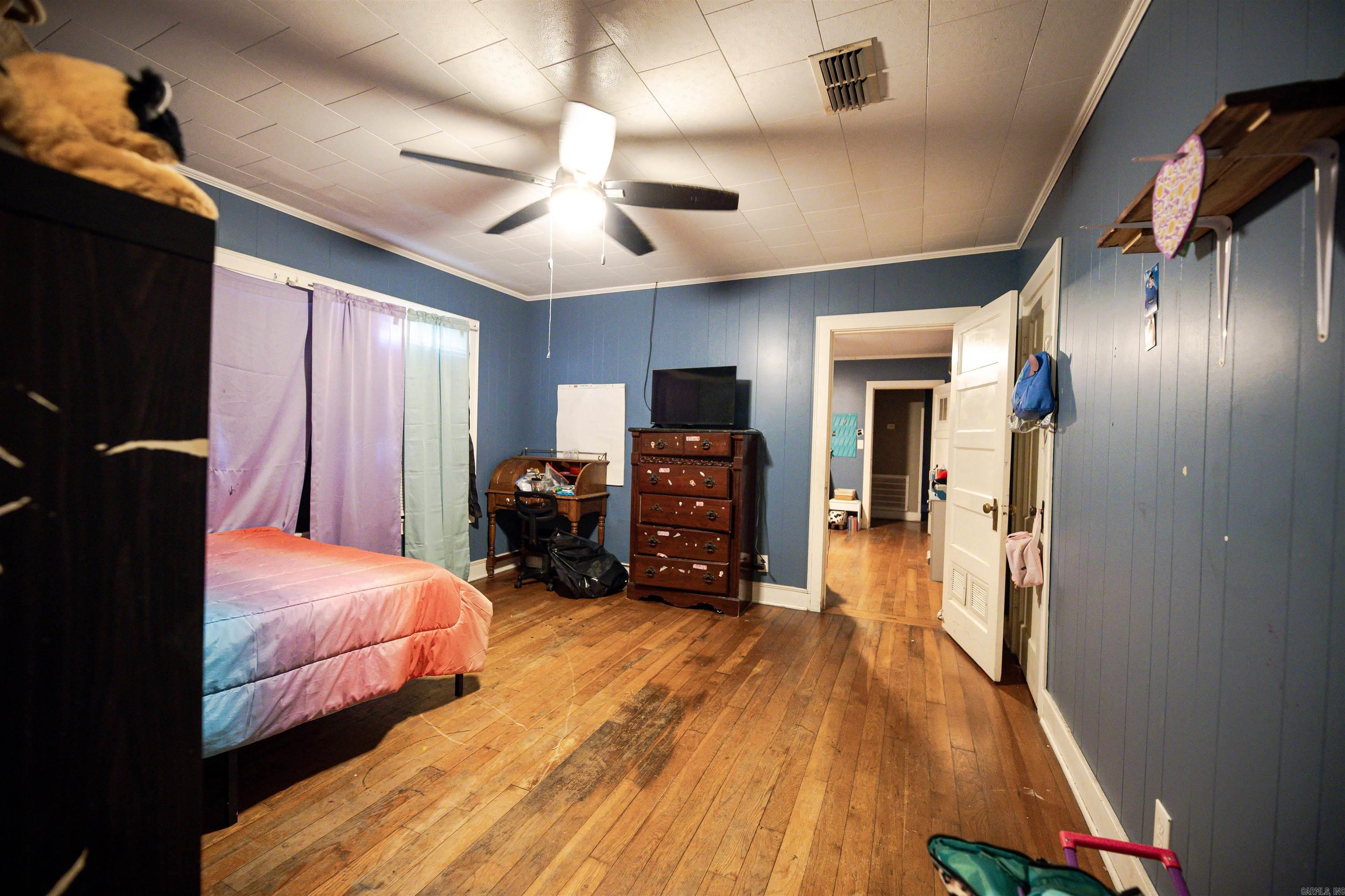 208 S Womble Ave Property Photo 11