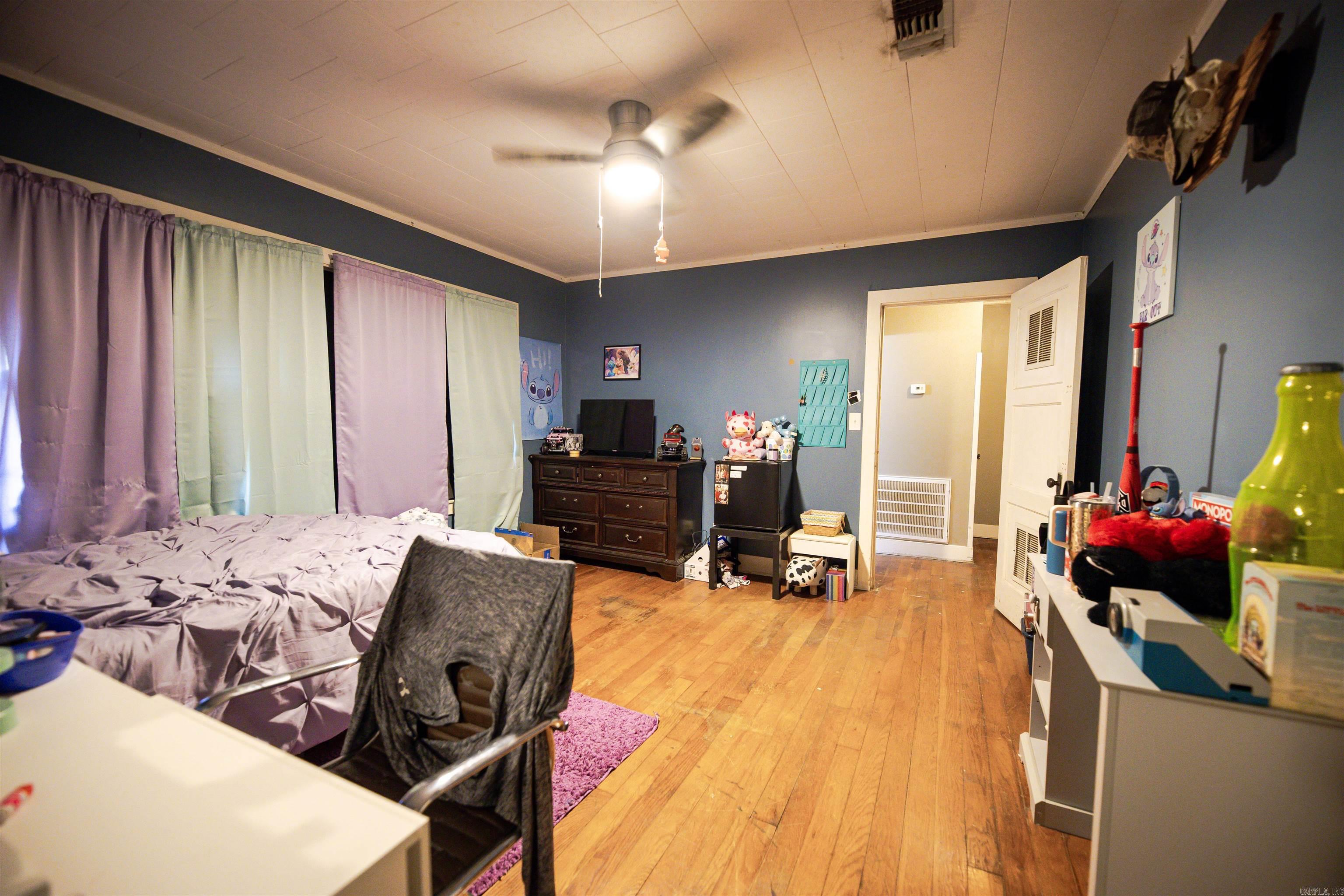 208 S Womble Ave Property Photo 14