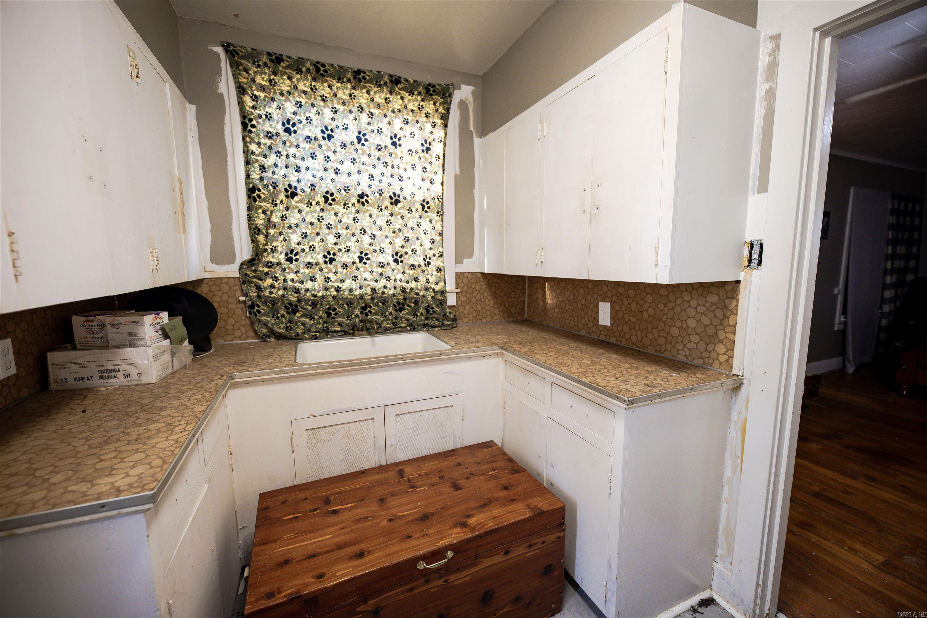 208 S Womble Ave Property Photo 21