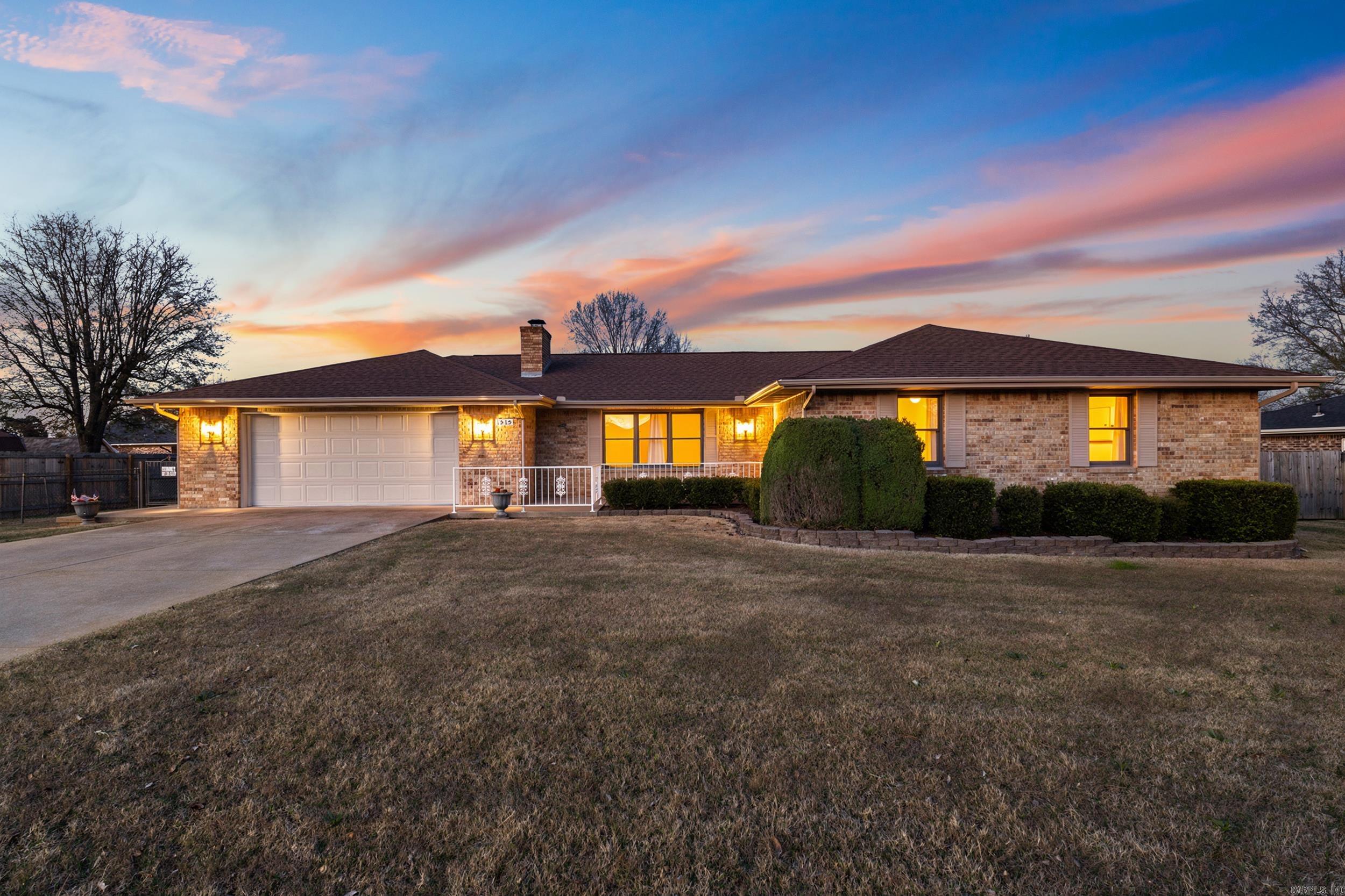 1515 Pine Tree Lane Property Photo 1