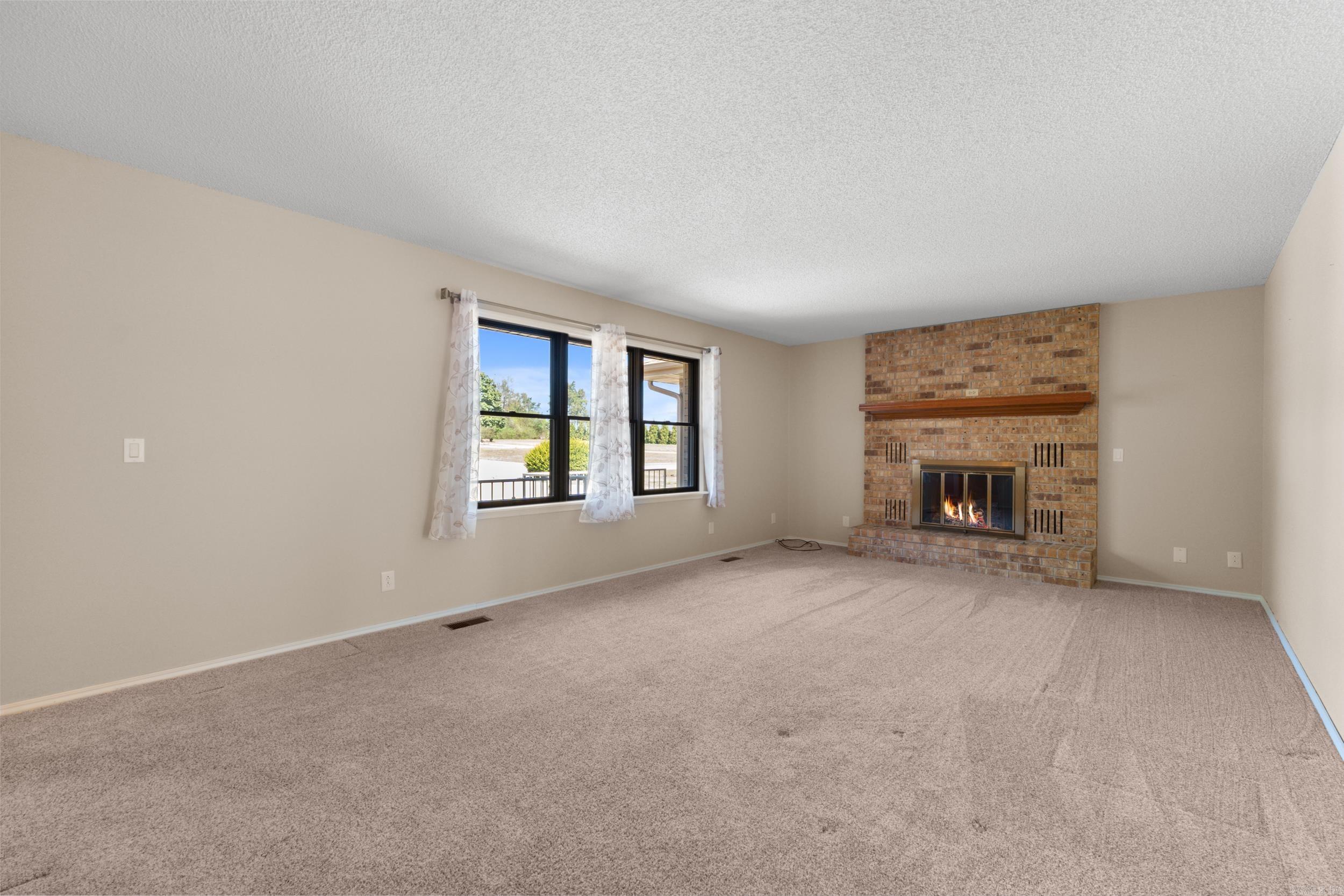 1515 Pine Tree Lane Property Photo 6