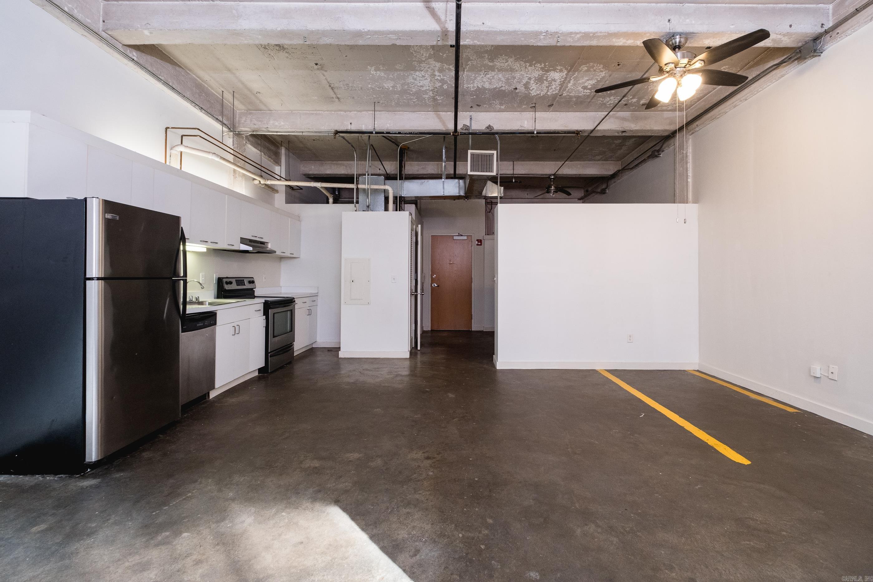 423 E 3rd St #213 213 Property Photo 10