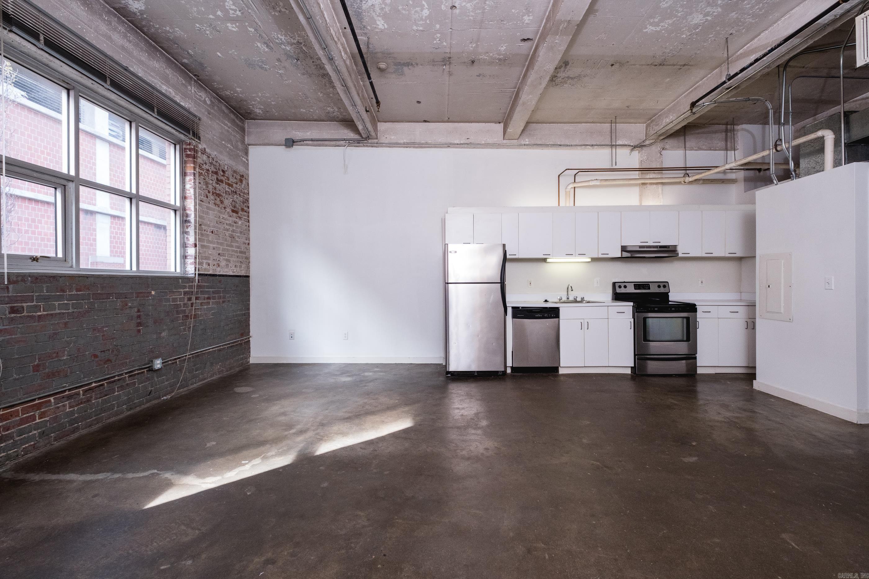 423 E 3rd St #213 213 Property Photo 12