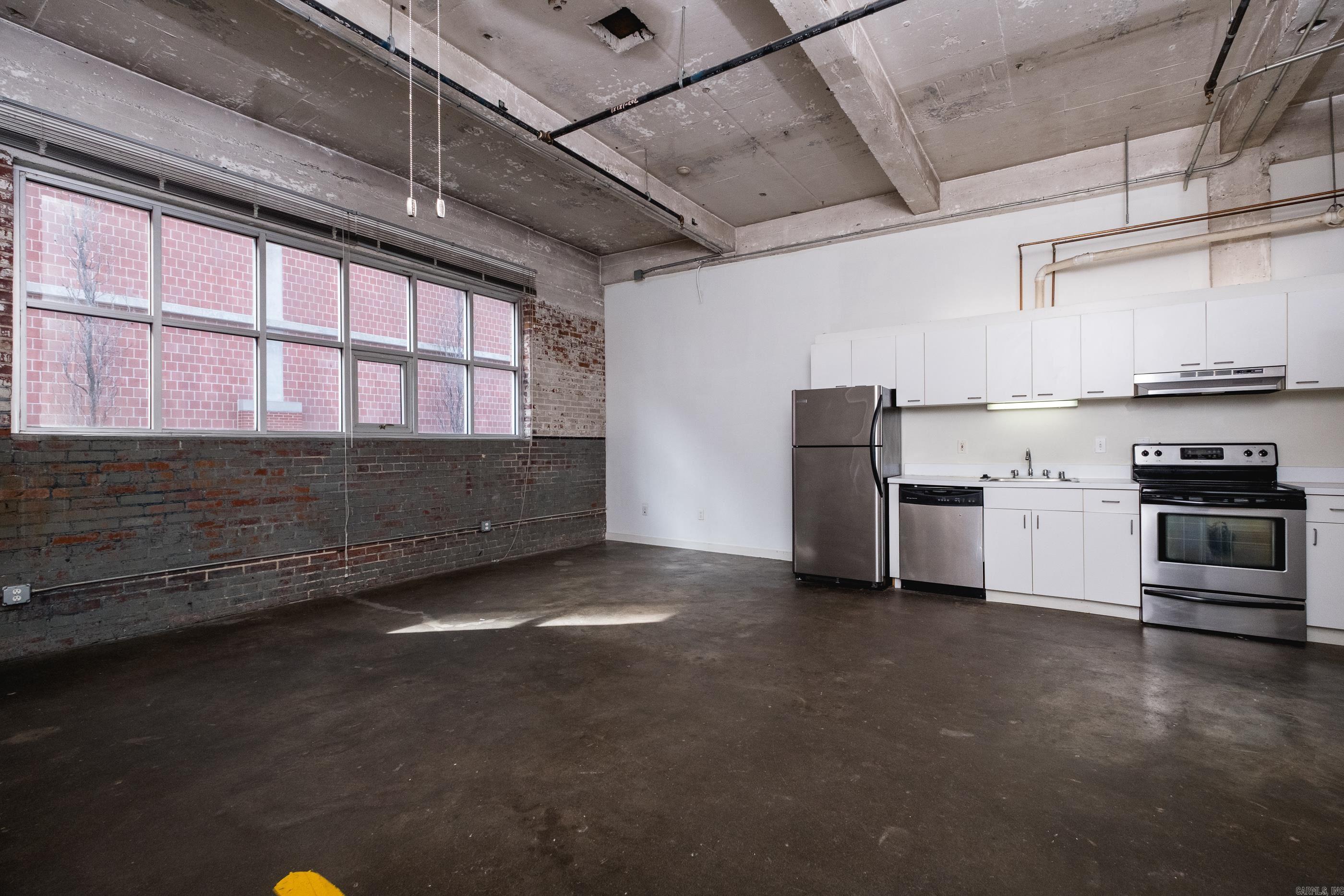 423 E 3rd St #213 213 Property Photo 13