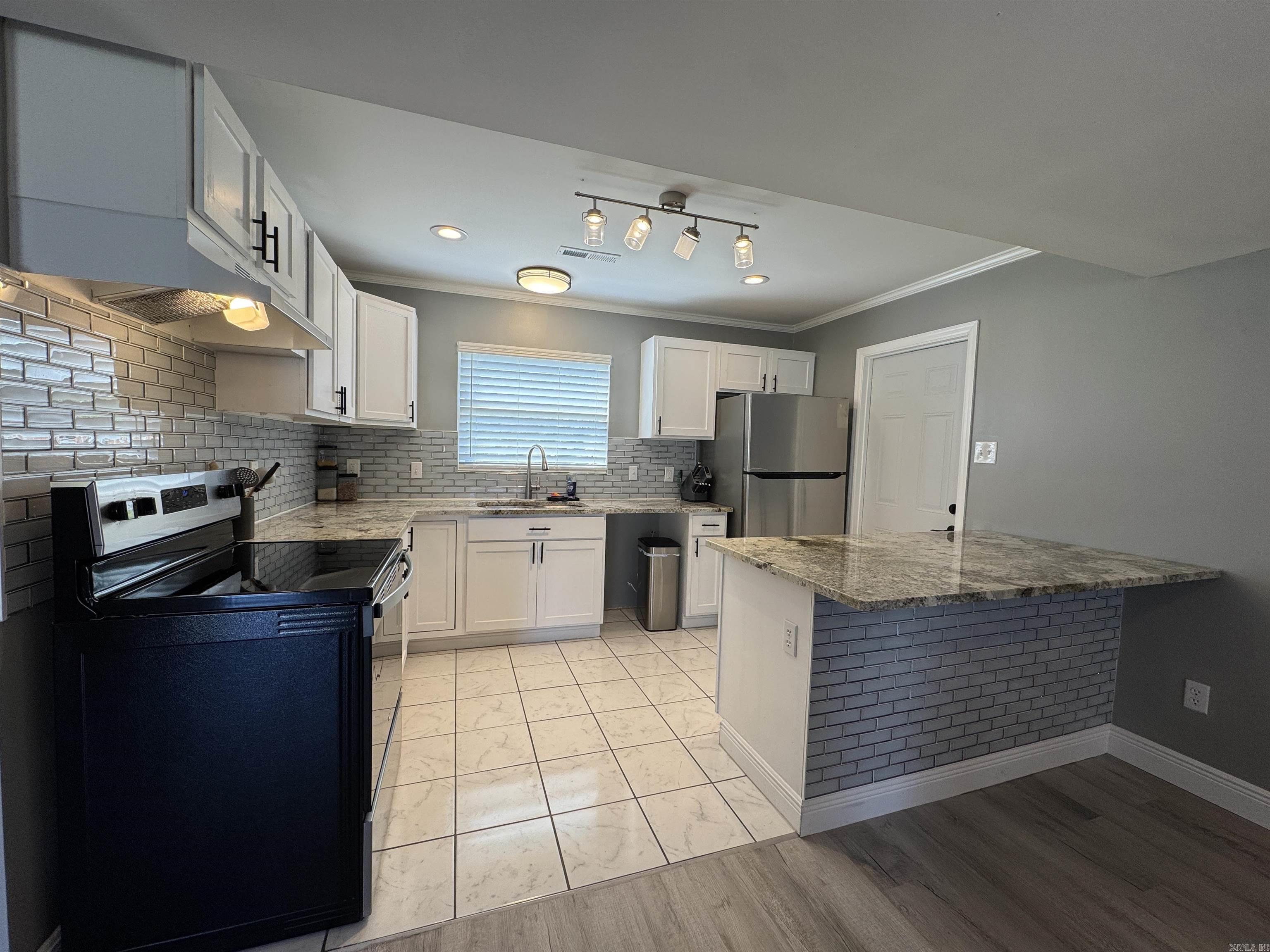 5315 Peach Leaf Cove Property Photo 6