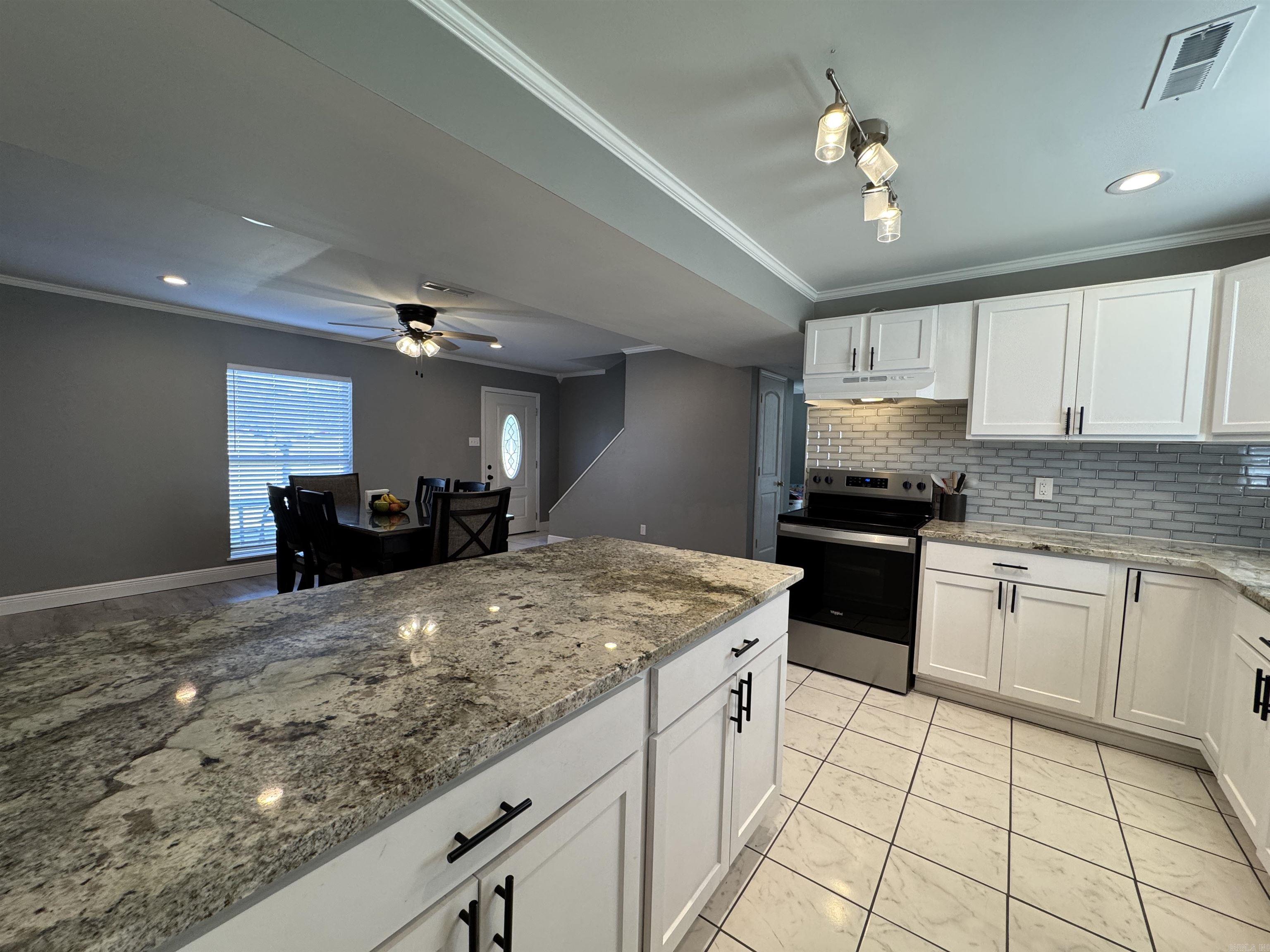 5315 Peach Leaf Cove Property Photo 7
