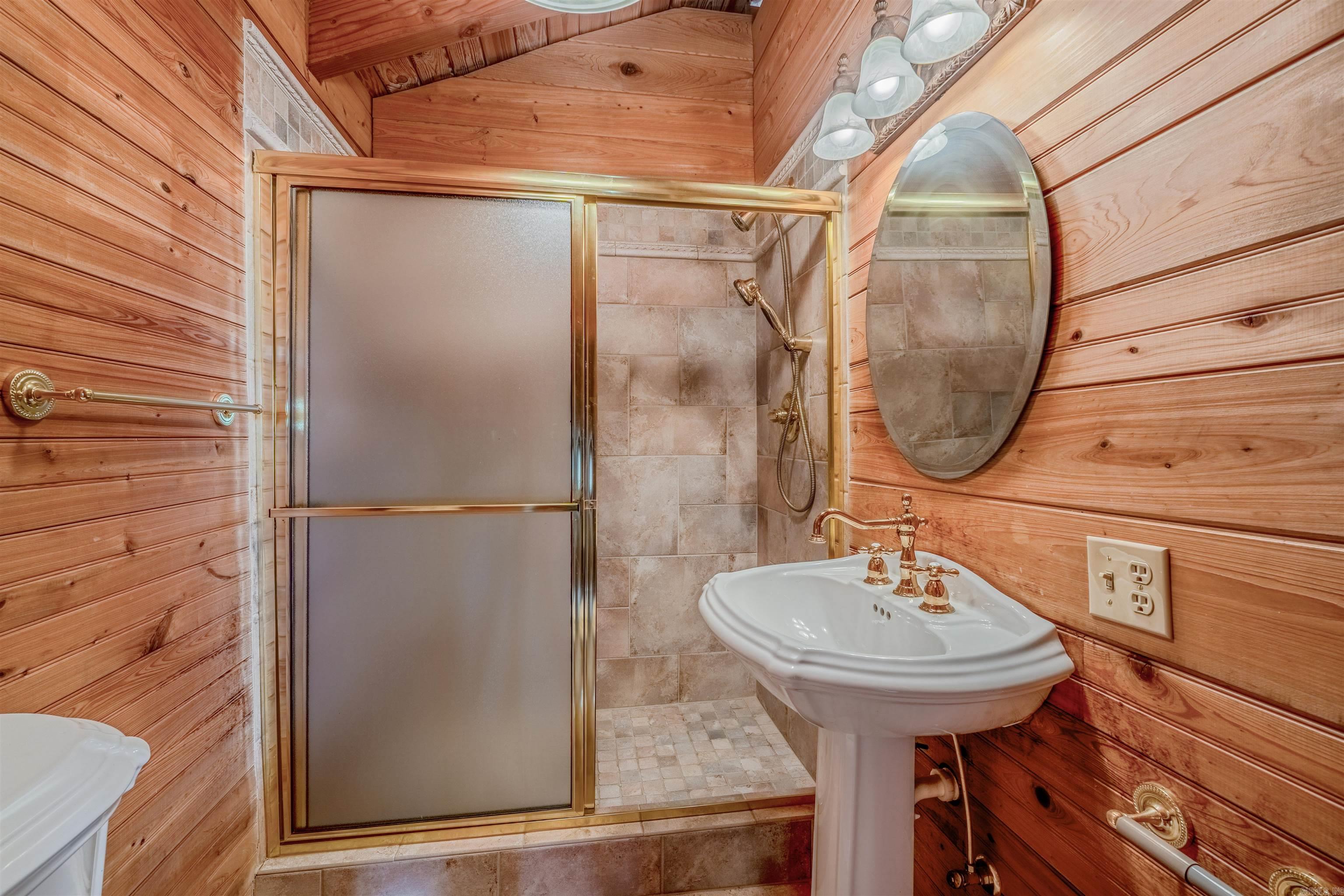 5762 Buttercreek Road Property Photo 34
