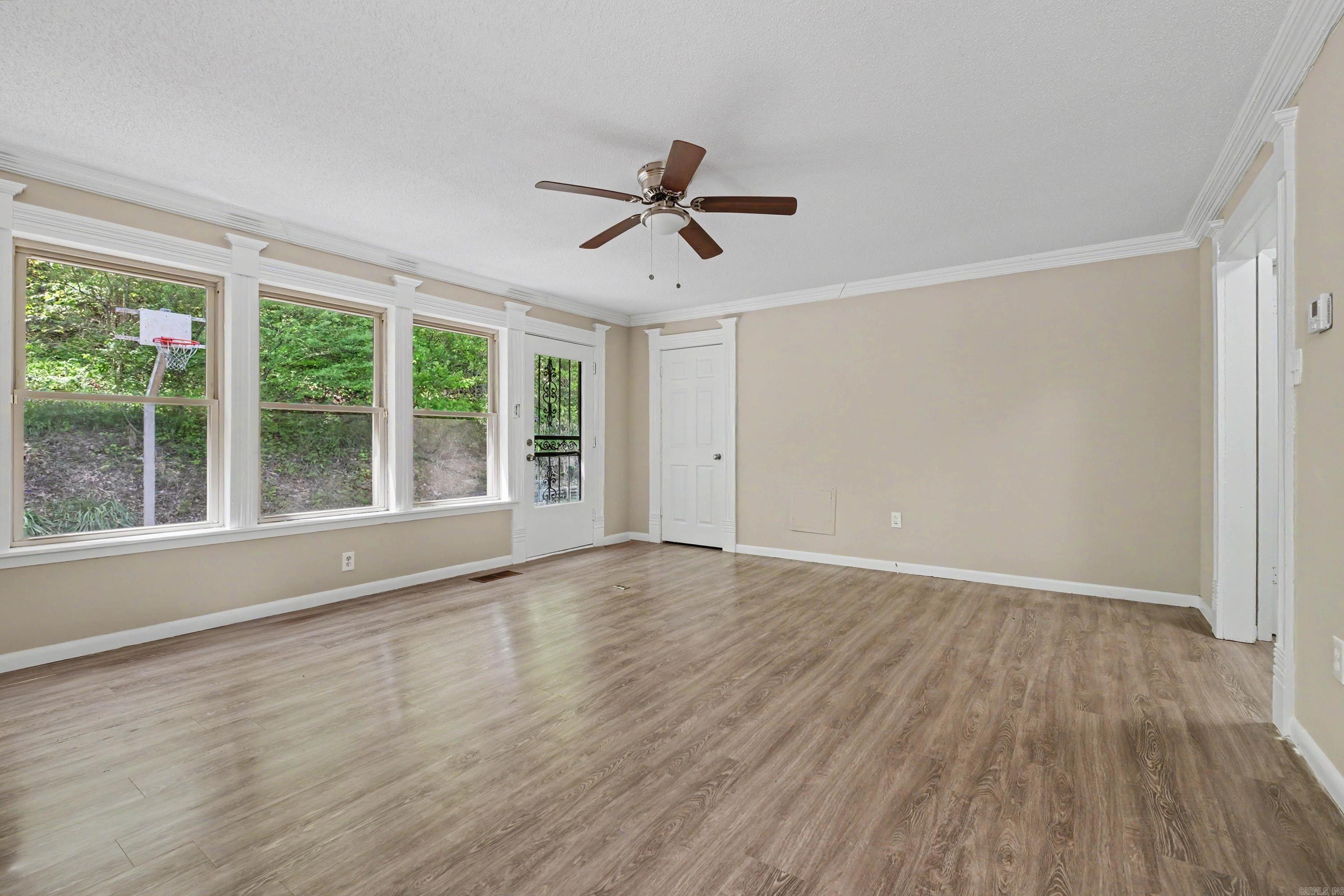 1209 Yorkshire Property Photo 16