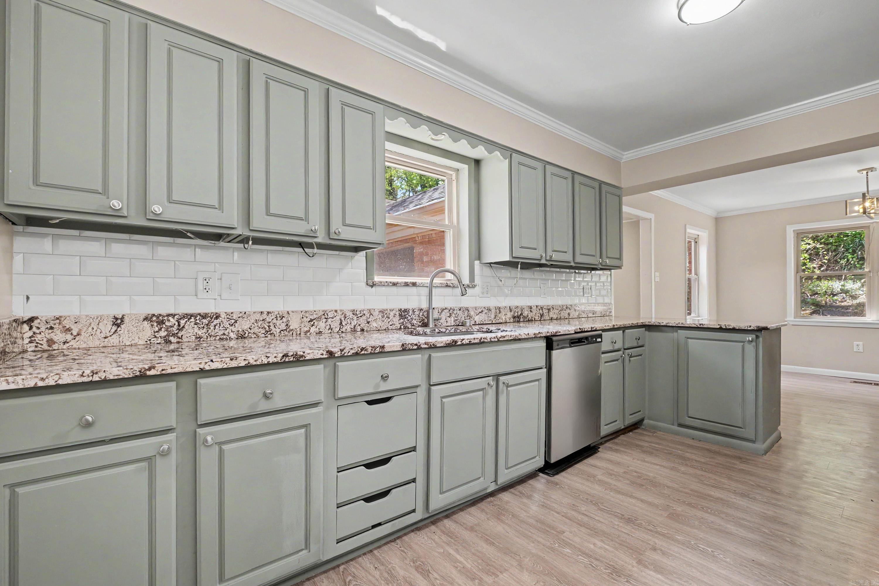 1209 Yorkshire Property Photo 24