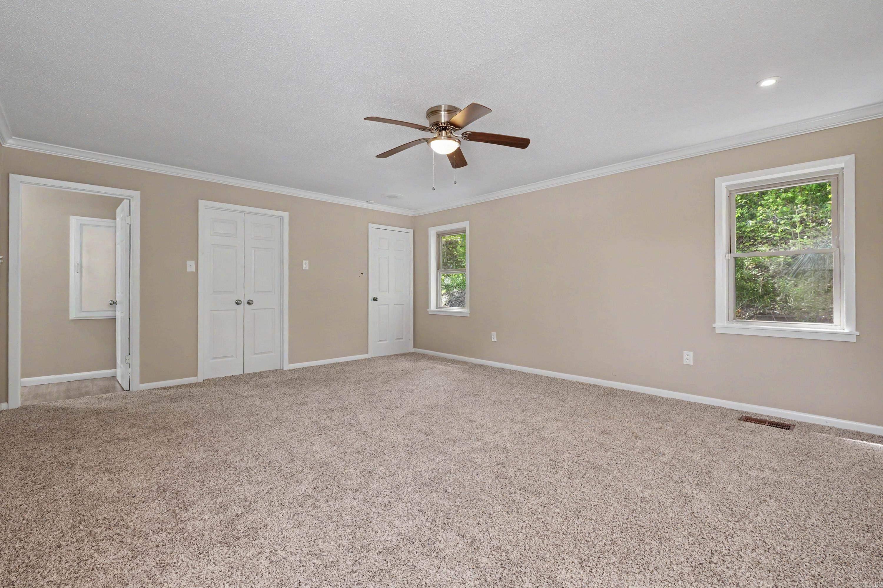 1209 Yorkshire Property Photo 30
