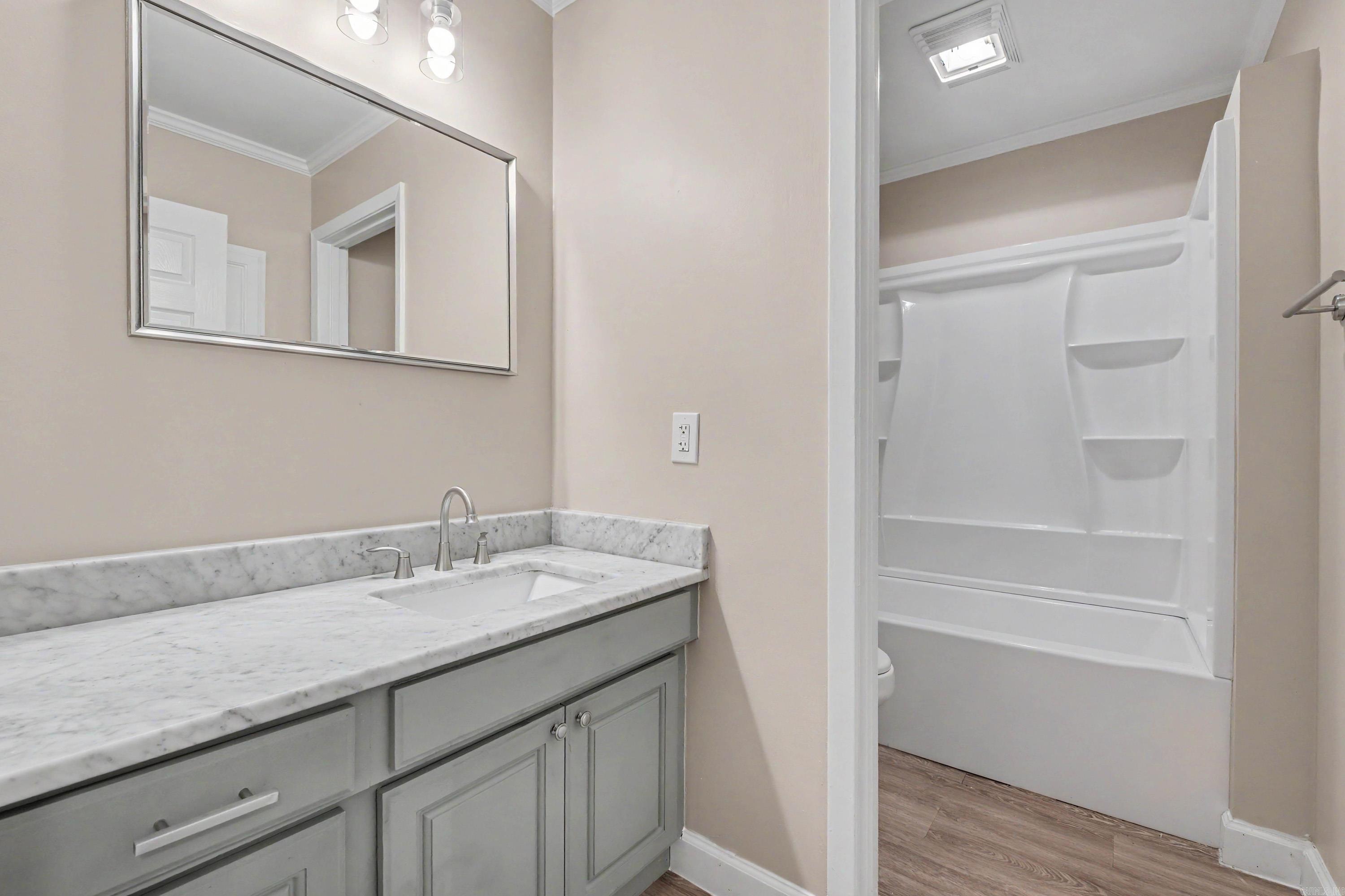 1209 Yorkshire Property Photo 38
