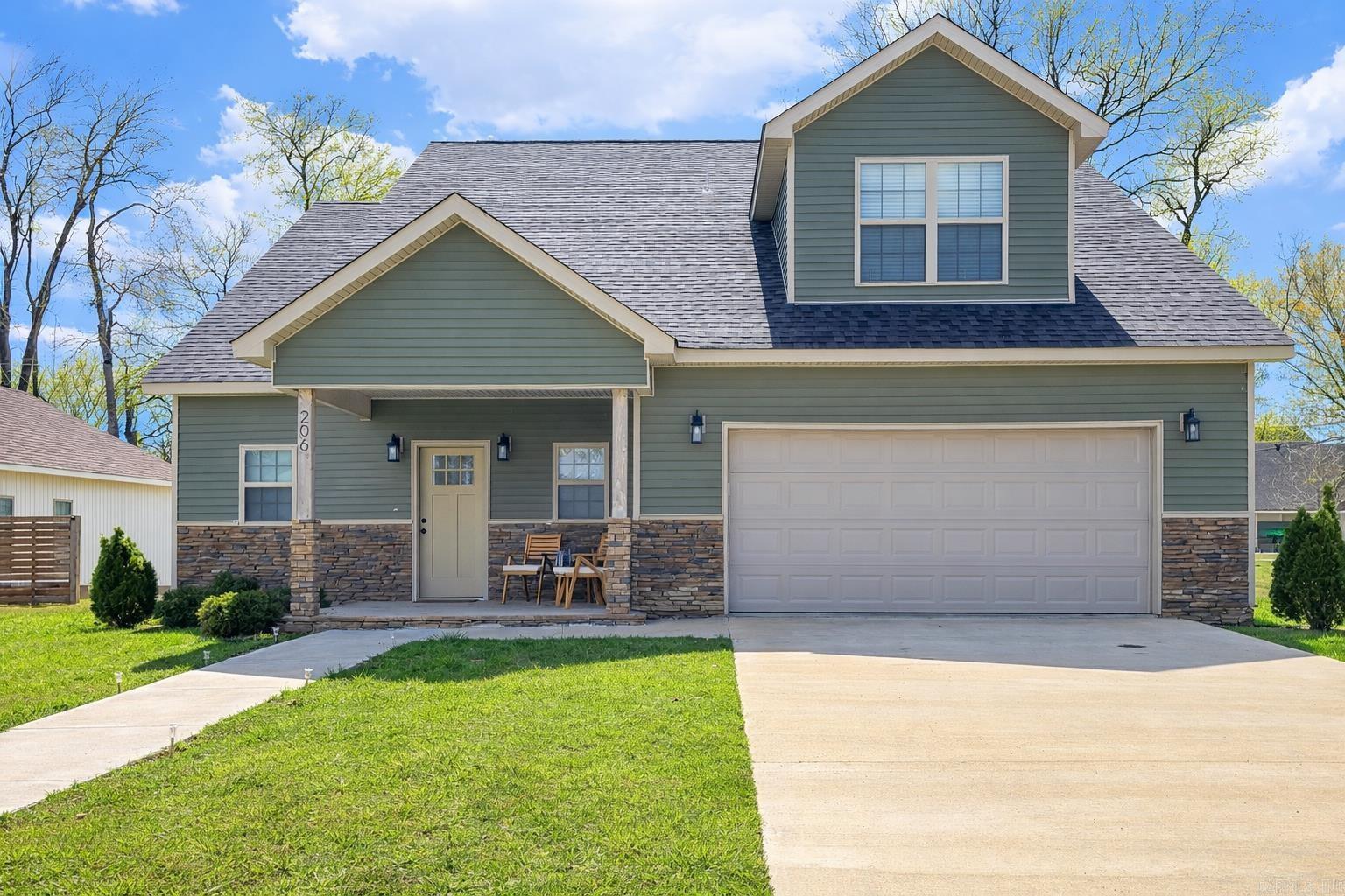 206 Home Street Property Photo 1