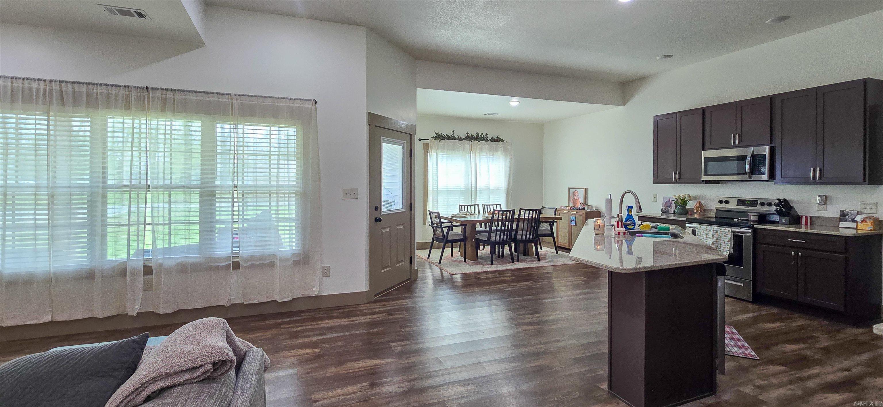 206 Home Street Property Photo 5