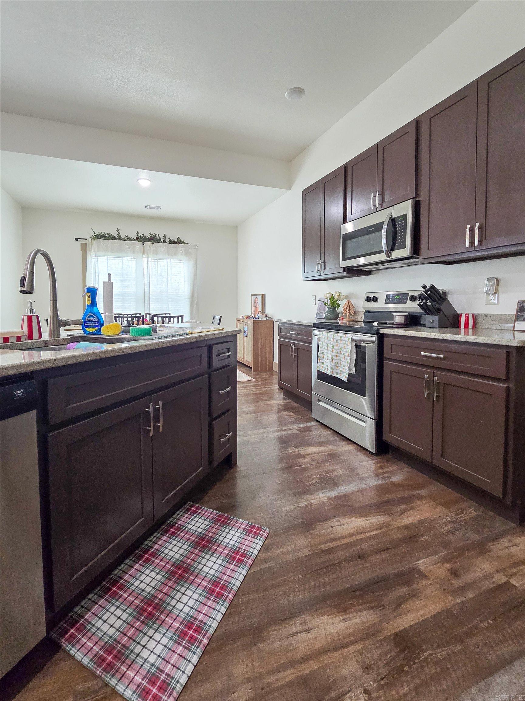 206 Home Street Property Photo 9