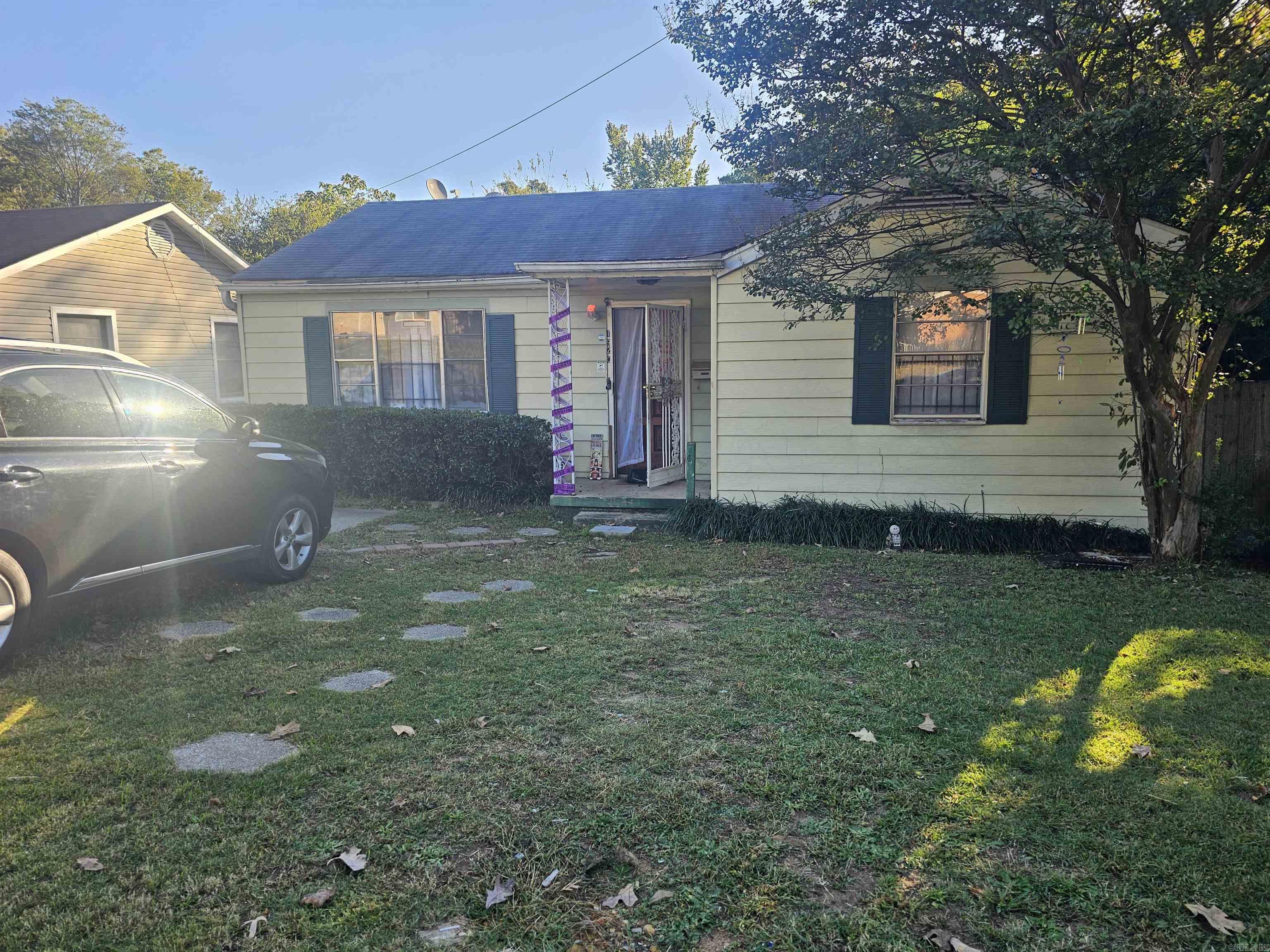 1920 Flora Street Property Photo 1
