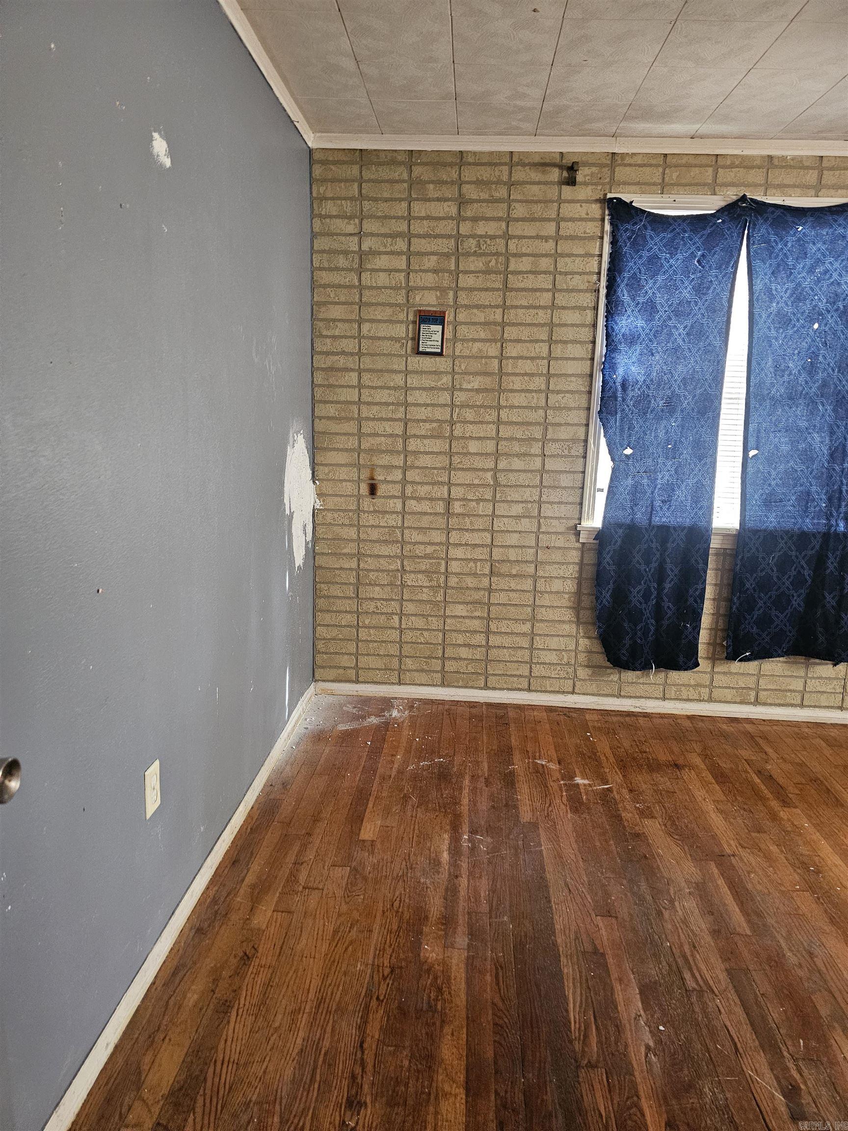 1920 Flora Street Property Photo 8