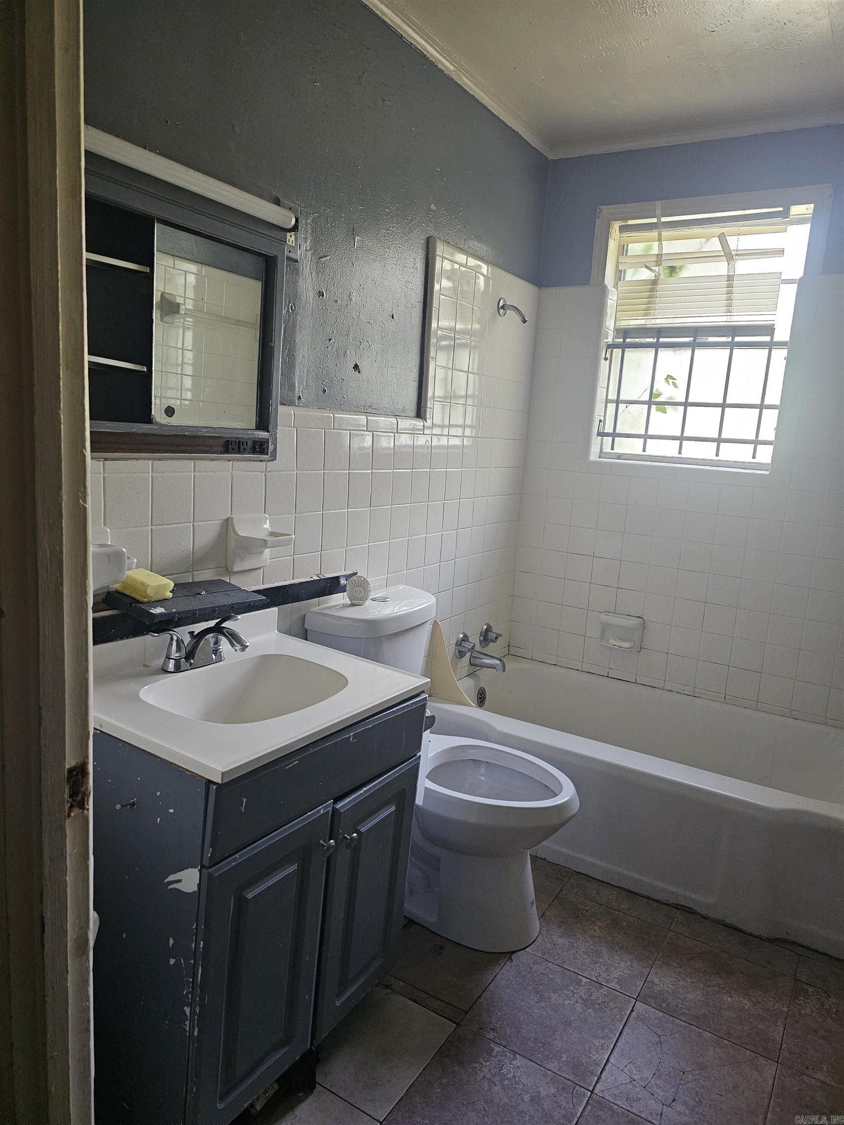1920 Flora Street Property Photo 9