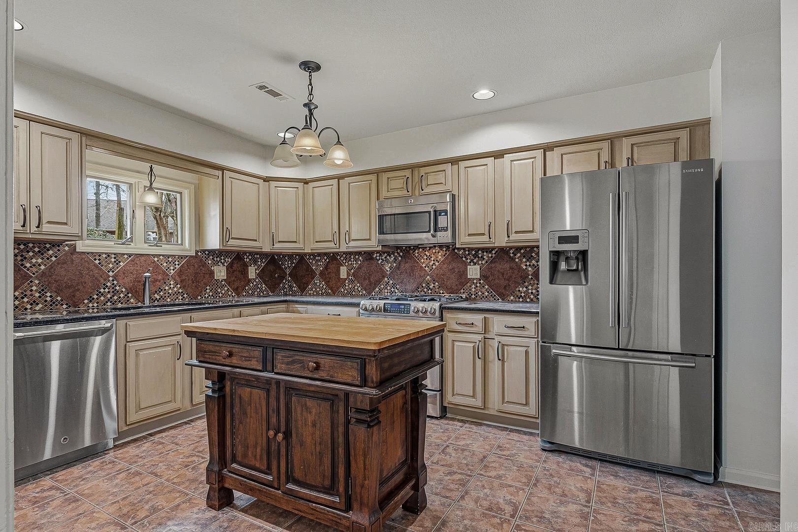 1611 Roleson Property Photo 6