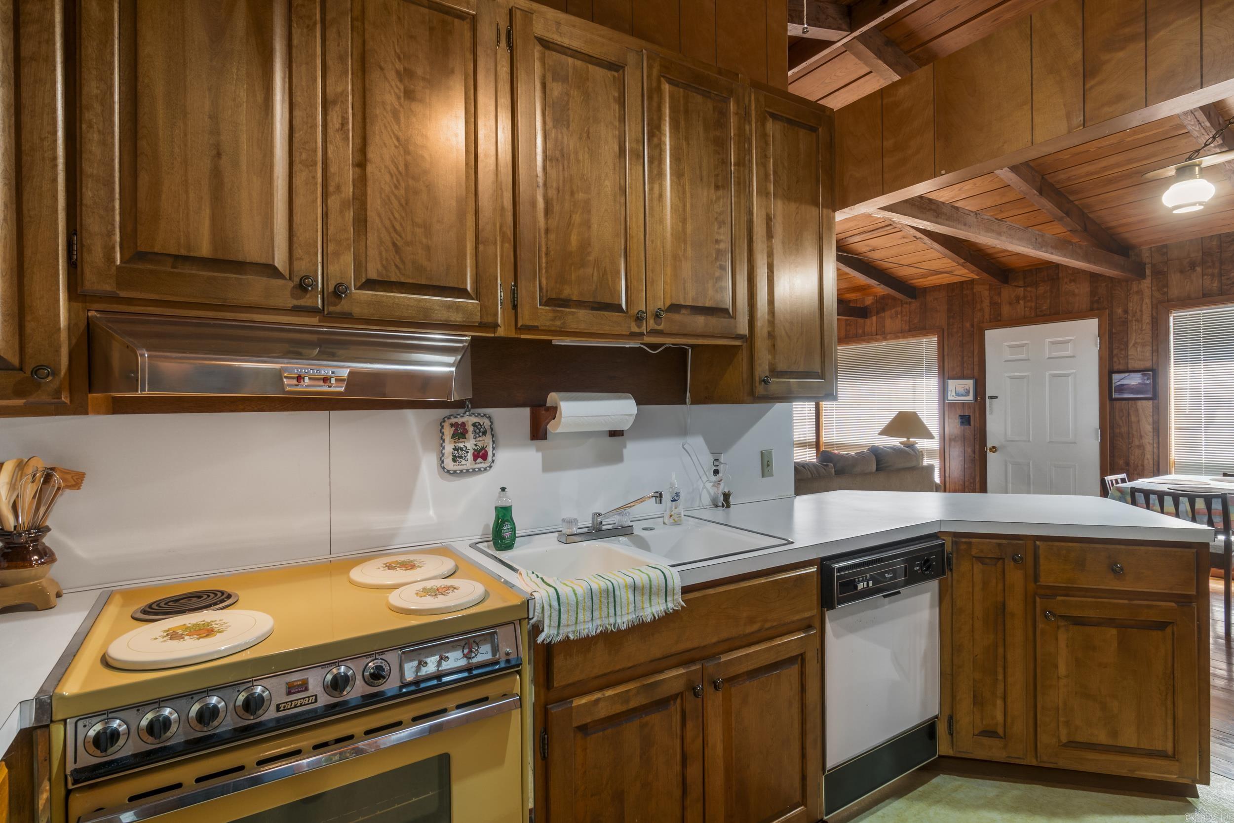244 & 250 Wanda Lane Property Photo 8