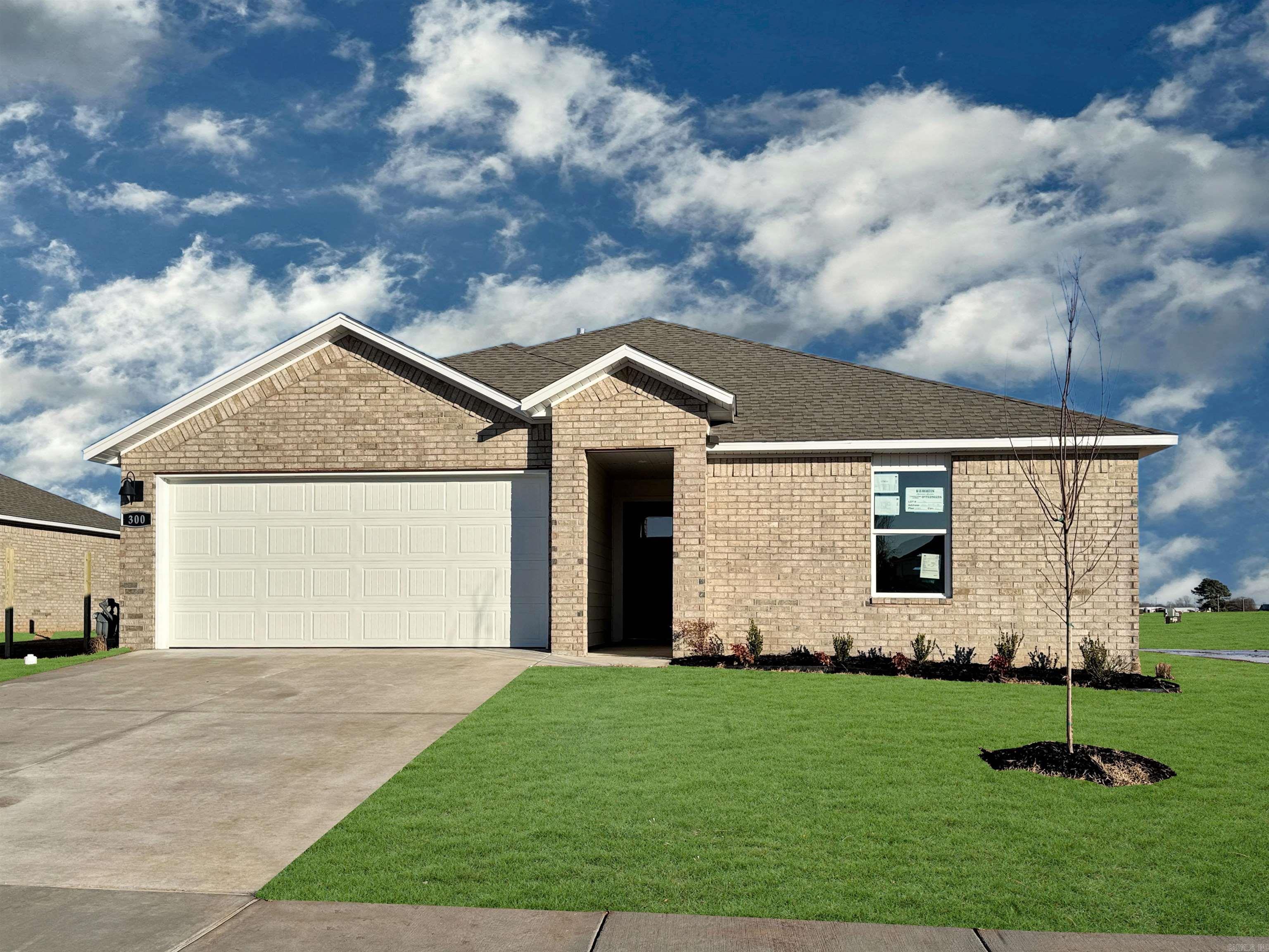 32 Wolfsbridge Loop Property Photo 1